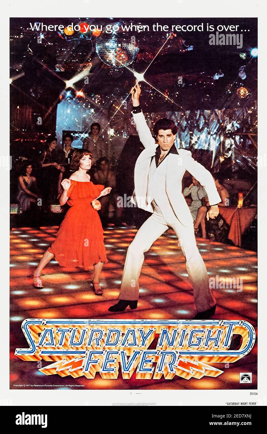 La fièvre nocturne du samedi (1977) dirigée par John Badham et mettant en vedette John Travolta, Karen Lynn Gorney et Barry Miller. Film culte sur un adolescent qui trouve la liberté sur la piste de danse dans une discothèque locale. Banque D'Images