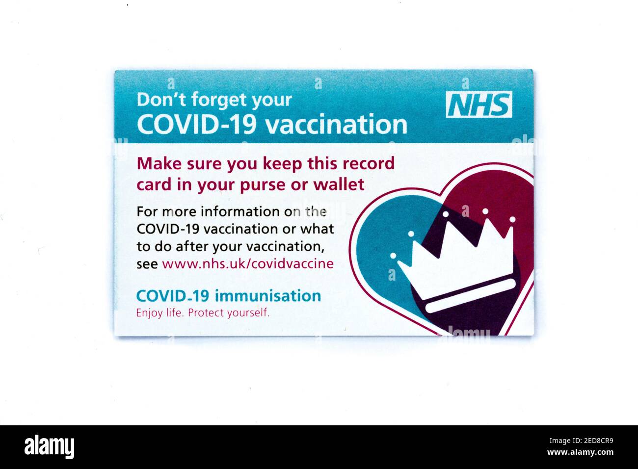 Carte de vaccination NHS COVID-19 remise aux patients après avoir été vaccinés. Banque D'Images