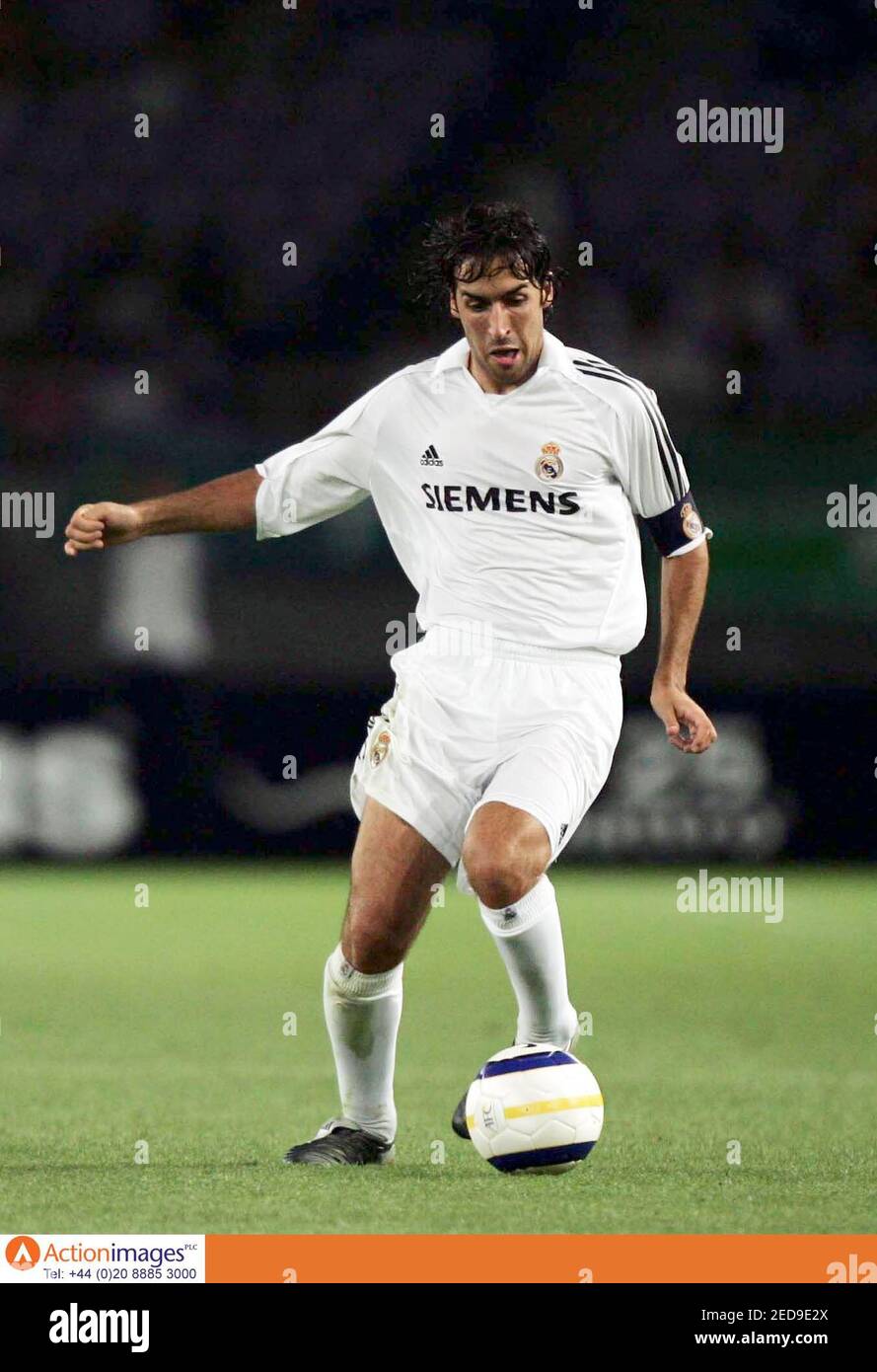 Football Tokyo Verdy V Real Madrid Pre Season Friendly Ajinomoto Stadium Tokyo 25 7 05 Real Madrid S Raul Credit Obligatoire Action Images Tsutomu Kishimoto Livepic Photo Stock Alamy Football Tokyo Verdy V Real Madrid Pre Season Friendly Ajinomoto Stadium Tokyo 25 7 05 Real Madrid S Raul Credit Obligatoire Action Images Tsutomu Kishimoto Livepic Photo Stock Alamy