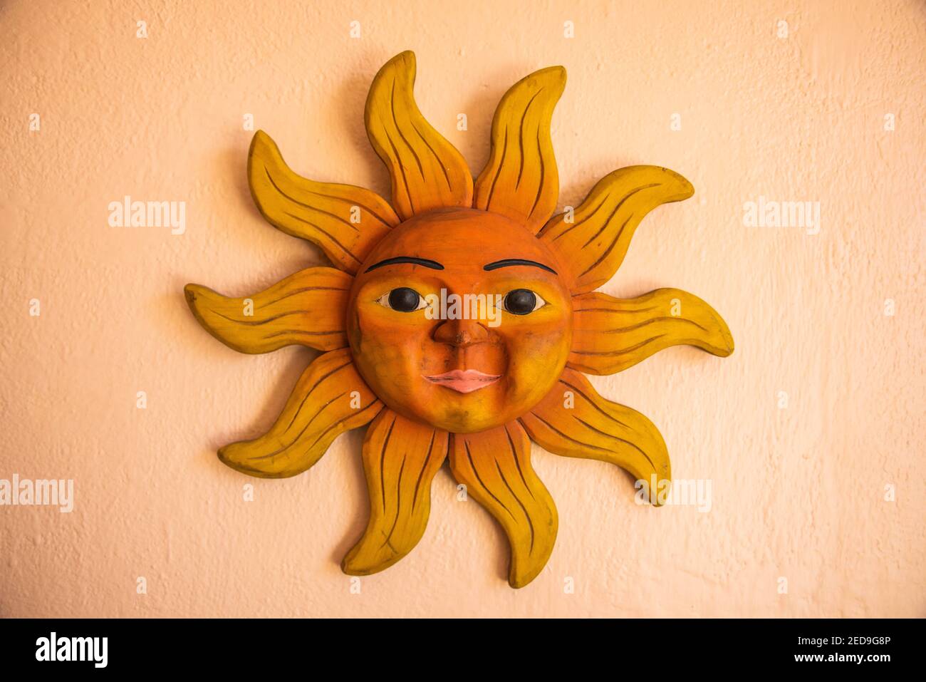 Sun Terracota sur un mur de maison, Guanajuato, Mexique Banque D'Images