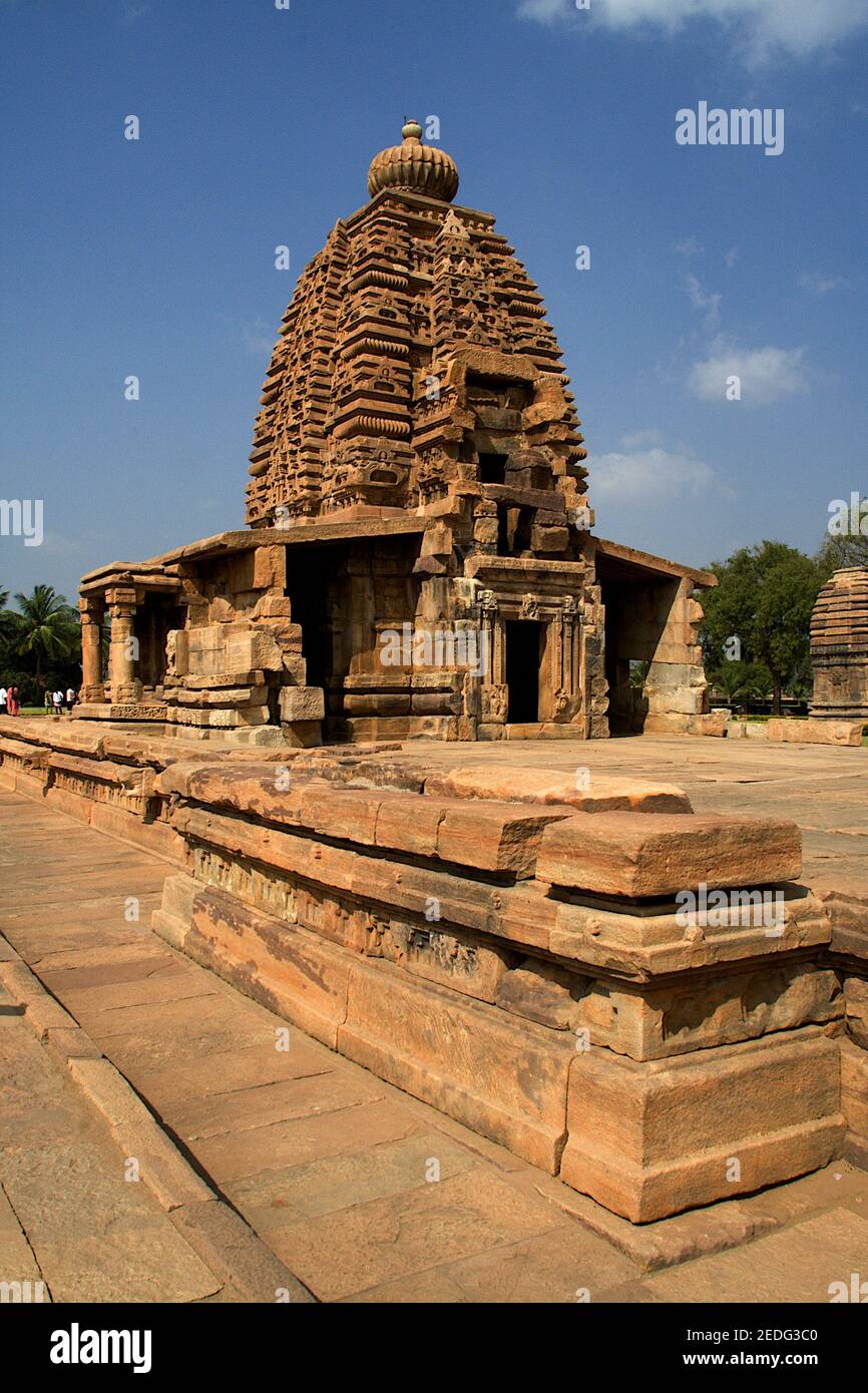 Vue frontale du temple de Galaganath à Pattadakal dans le district de Bagalkot, Karnataka, Inde, Asie Banque D'Images