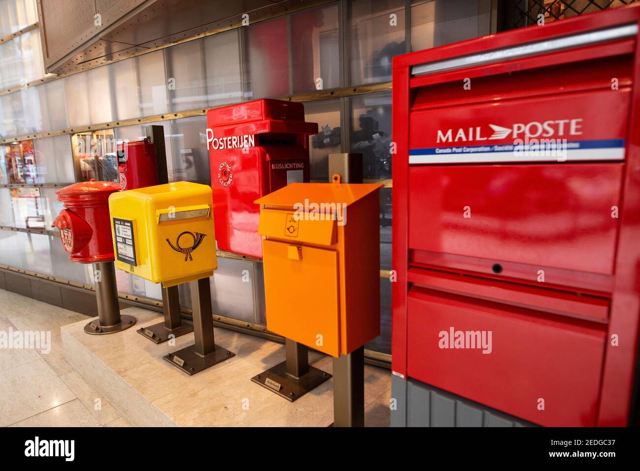 Boîtes aux lettres internationales exposées au Smithsonian National postal Museum à Washington, DC, Etats-Unis. Banque D'Images