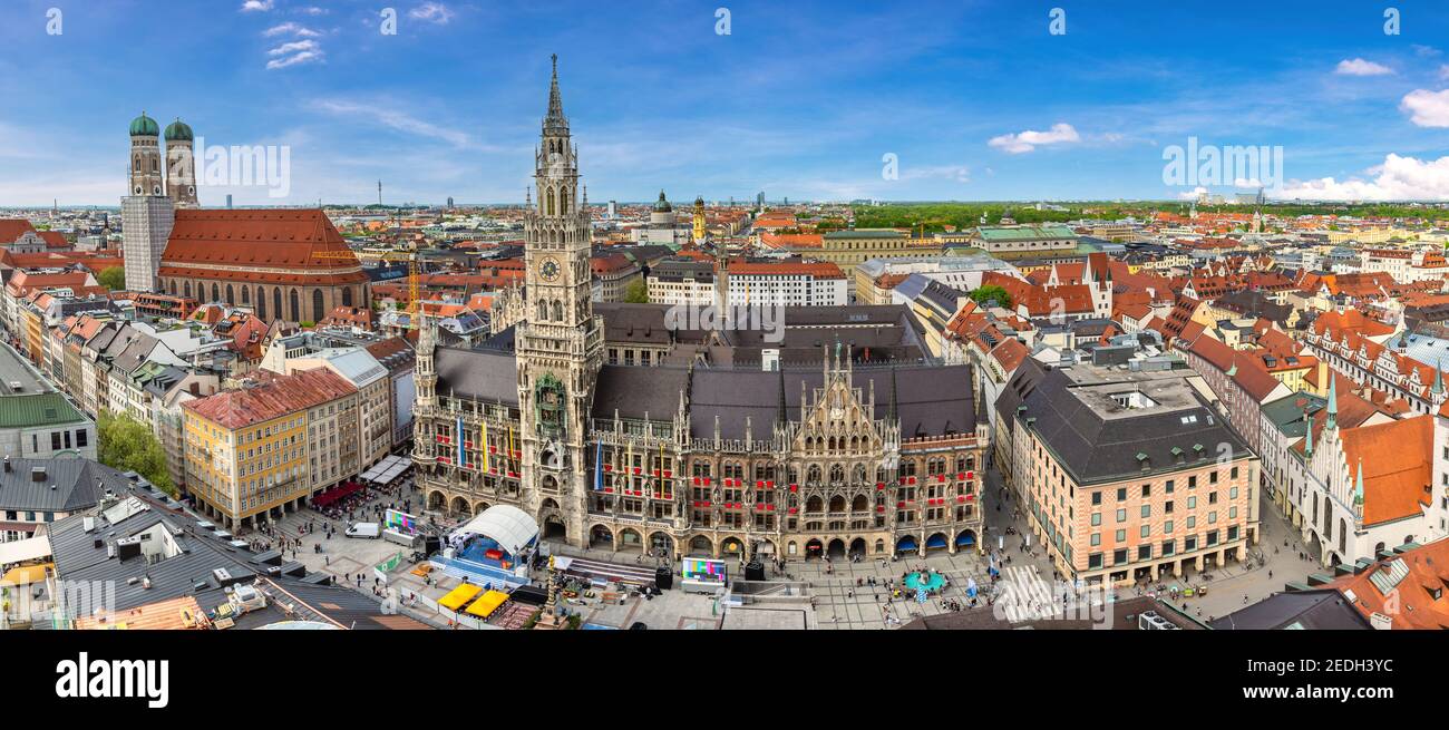 Munich Allemagne, vue panoramique sur l'horizon de la ville à Marienplatz nouvelle place de l'Hôtel de ville Banque D'Images