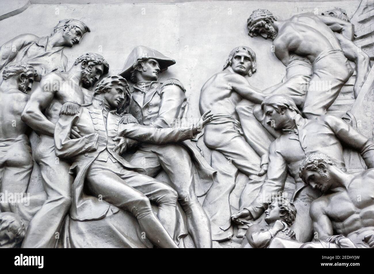 Frise à la base de la colonne de Nelson dans Trafalgar Square montrant une scène de la bataille du Nil. Banque D'Images