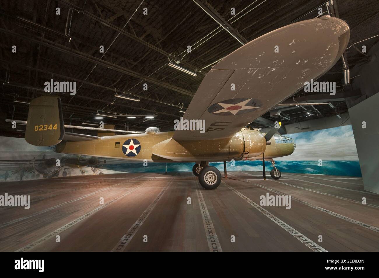 North American B-25 Mitchell, un bombardier américain à double moteur, célèbre pour son RAID de doolittle, exposition de diorama à la galerie George H W Bush au Musée national de la guerre du Pacifique à Fredericksburg, Texas, États-Unis Banque D'Images