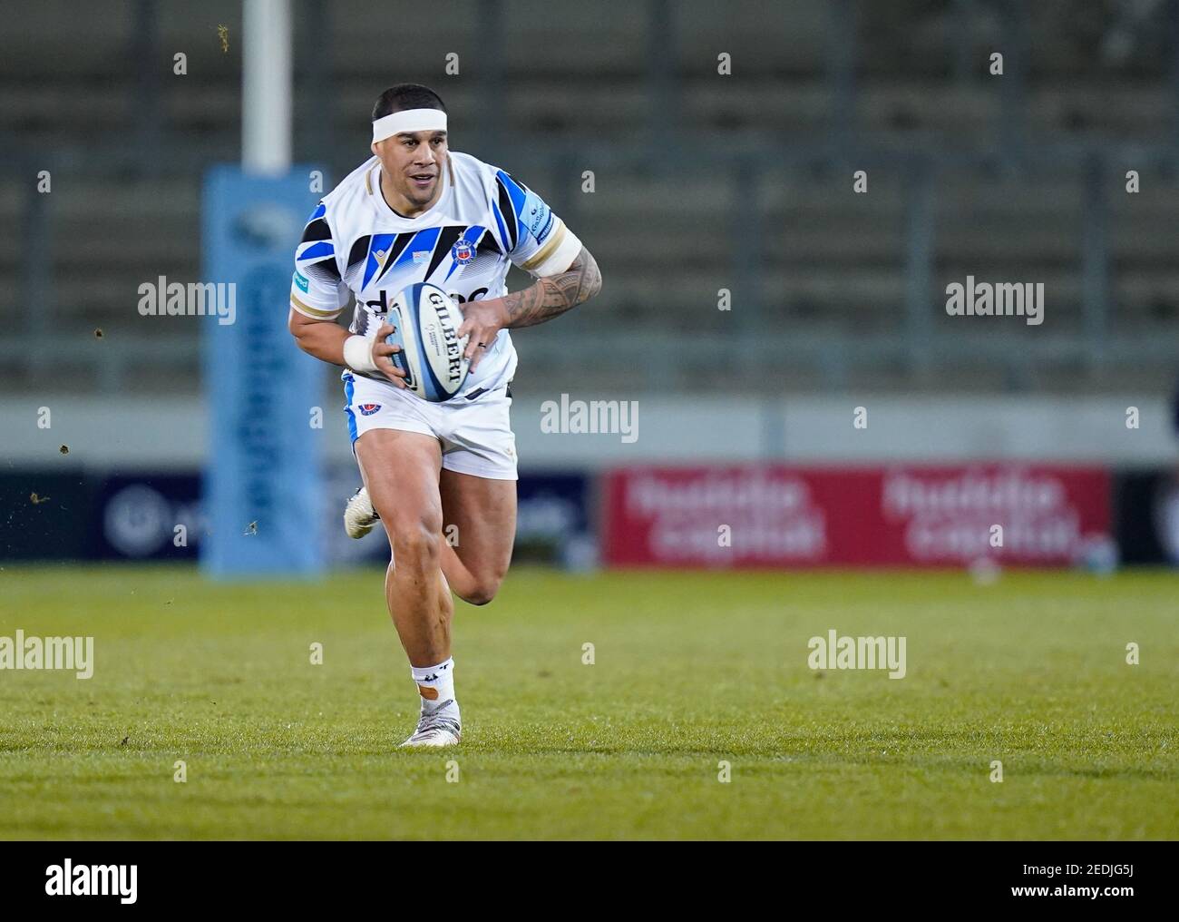 Bath Rugby's centre Josh Matavesi lors d'un match Gallagher First ership Round 9 Rugby Union, le vendredi 12 février 2021, à Leicester, Royaume-Uni. (Steve Banque D'Images