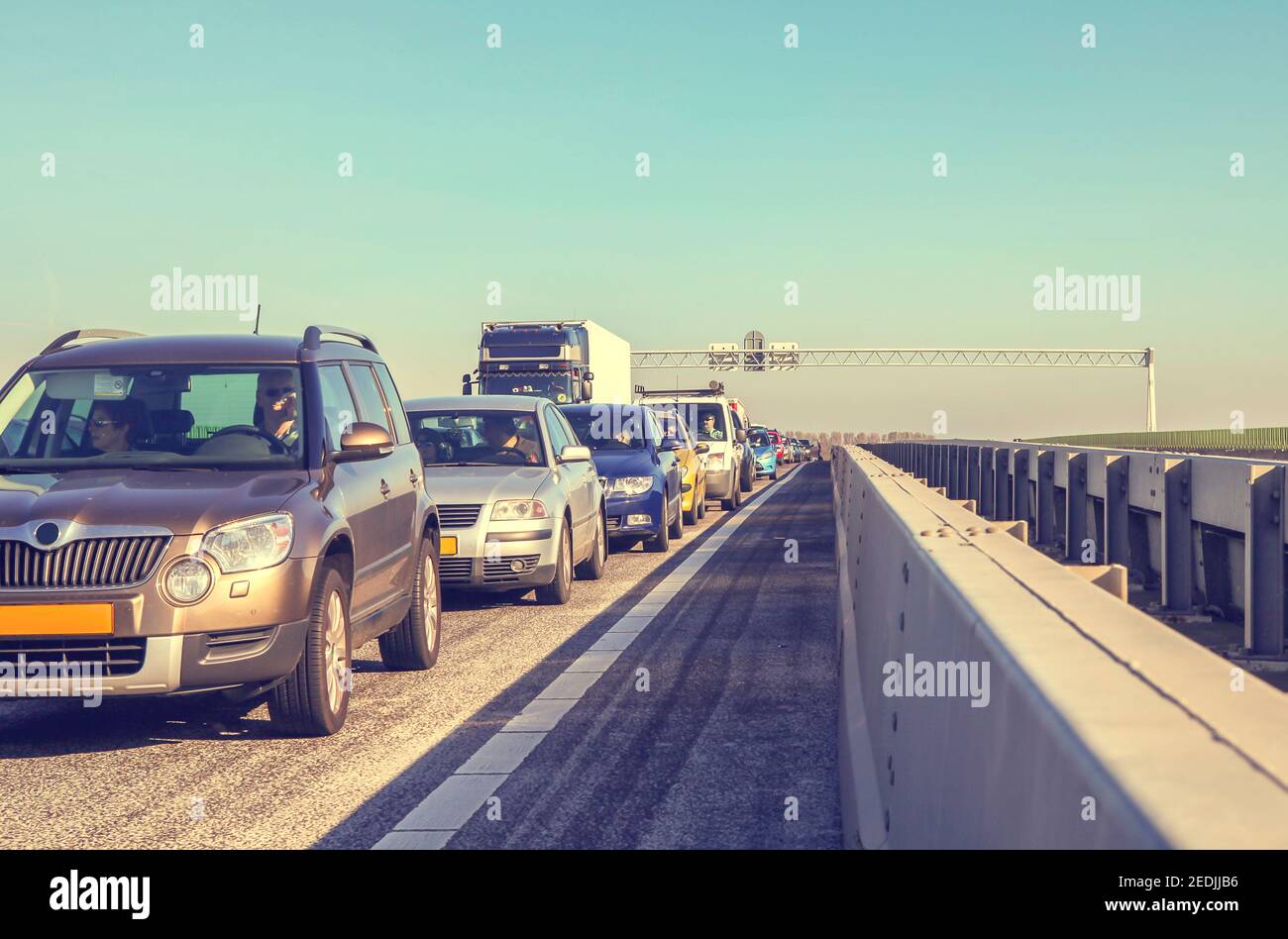 Embouteillage sur l'autoroute A6 aux pays-Bas Banque D'Images