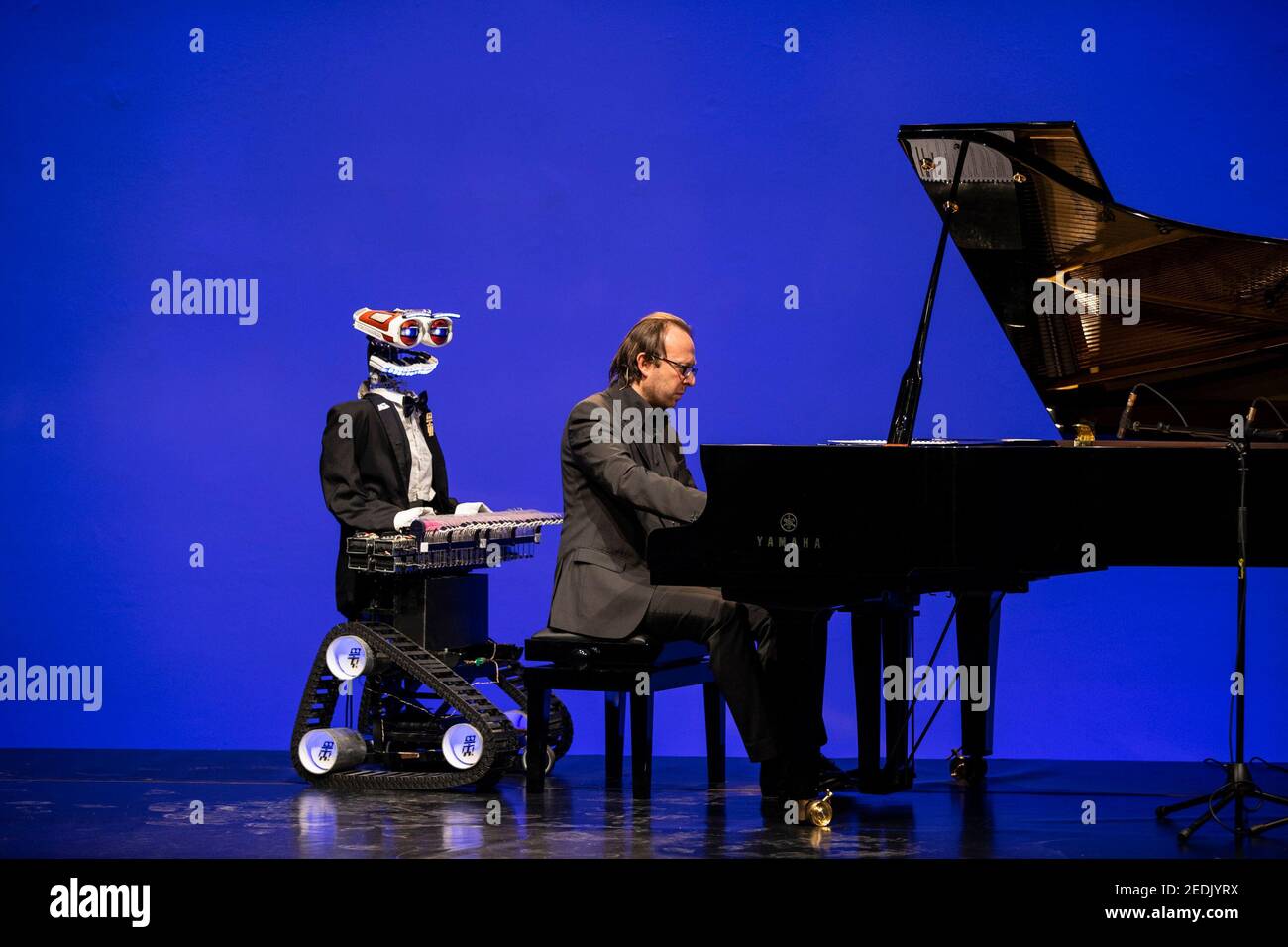 Milan, Italie. 14 février 2021. 2/14/2021 - Milan, en ligne devinez qui je joue avec ce soir avec le robot TeoTronico et le pianiste Roberto Prosseda à l'espace No hma. Usage éditorial seulement (photo par IPA/Sipa USA) crédit: SIPA USA/Alay Live News Banque D'Images