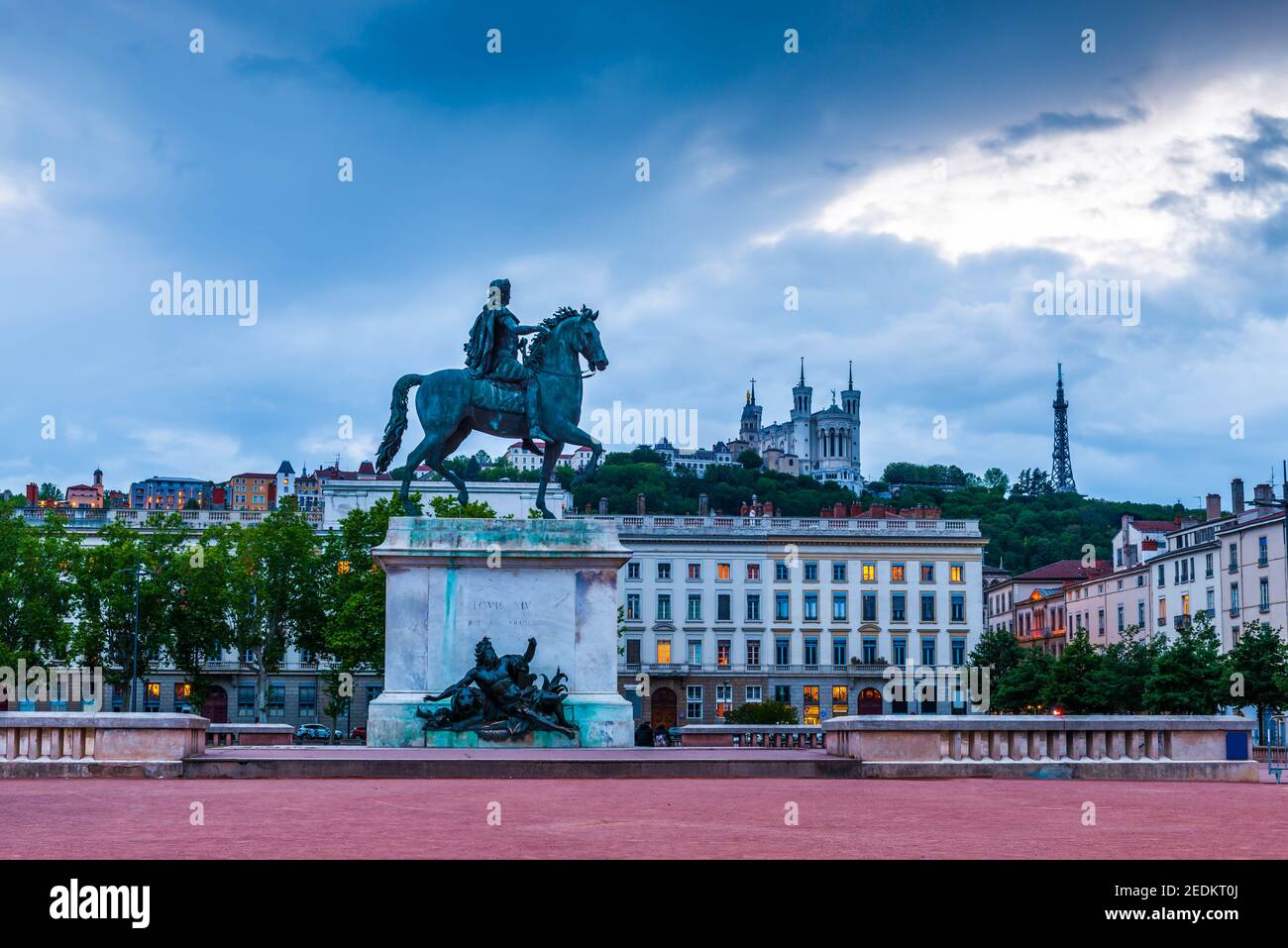 Statue du roi Louis XIV sur la place Bellecour à Lyon dans le Rhône, France Banque D'Images
