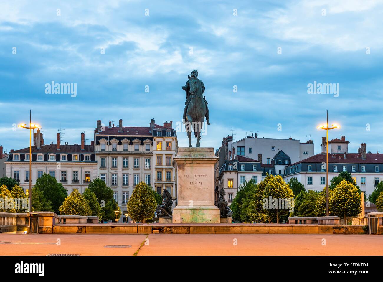 Statue du roi Louis XIV sur la place Bellecour à Lyon dans le Rhône, France Banque D'Images