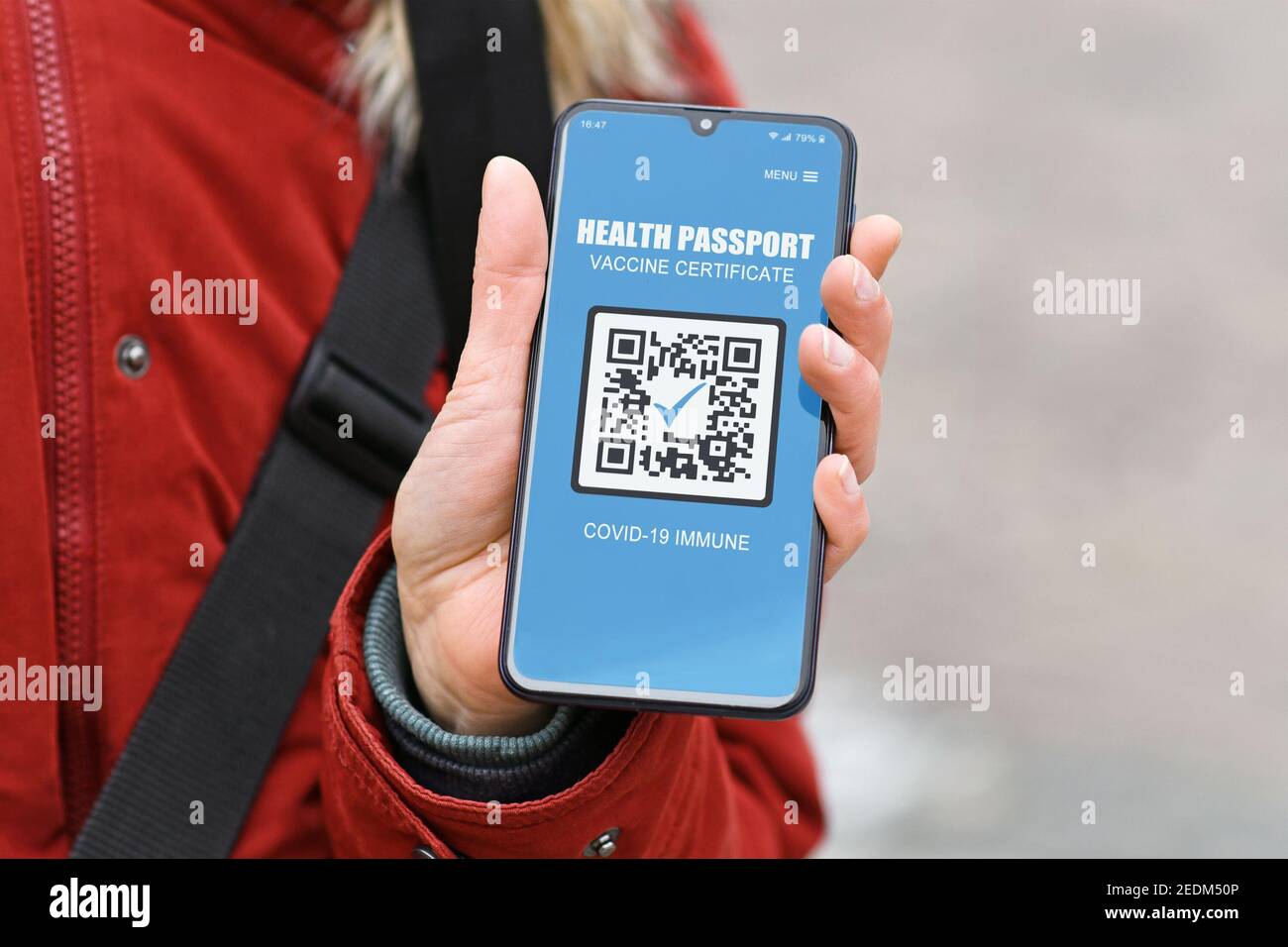 Concept pour le passeport de vaccination contre le virus Corona sur un appareil de téléphone mobile pour permettre la vaccination Banque D'Images