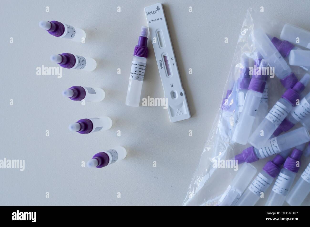 ALLEMAGNE, Hambourg, combat COVID 19, virus Corona, test rapide pour les visiteurs dans les maisons de soins pour les personnes âgées, test rapide d'antigène PoC-Antigen, kit de test de la société pharmaceutique chinoise Beijing Hotgen Biotech Co.. Banque D'Images