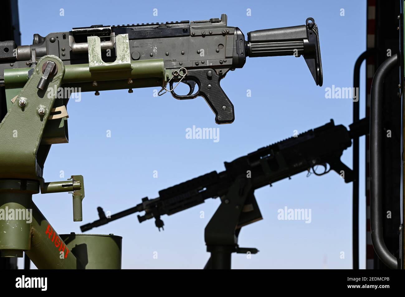 MALI, Gao, MINUSMA mission ONU, Camp Castor, unité d'hélicoptère Pumas Roumain pour les vols de secours paramédiques, hélicoptère IAR-330 Puma L-RM, combattant à la mitrailleuse américaine M240 B de la société américaine FN Manufacturing Inc. En Colombie / MALI, Gao, une Mission MINUSMA, Multidimensionale Integrierte Stabilizierungsder Vereinten Nationen, Mali, Mali CAMPEMENT RICIN , rumänische Hubschrauber Staffel für medizinische Hilfe, Helikopter IAR-330 Puma L-RM, Maschinengehr M240 B des US Hersteller FN Manufacturing, Inc. En Colombie Banque D'Images