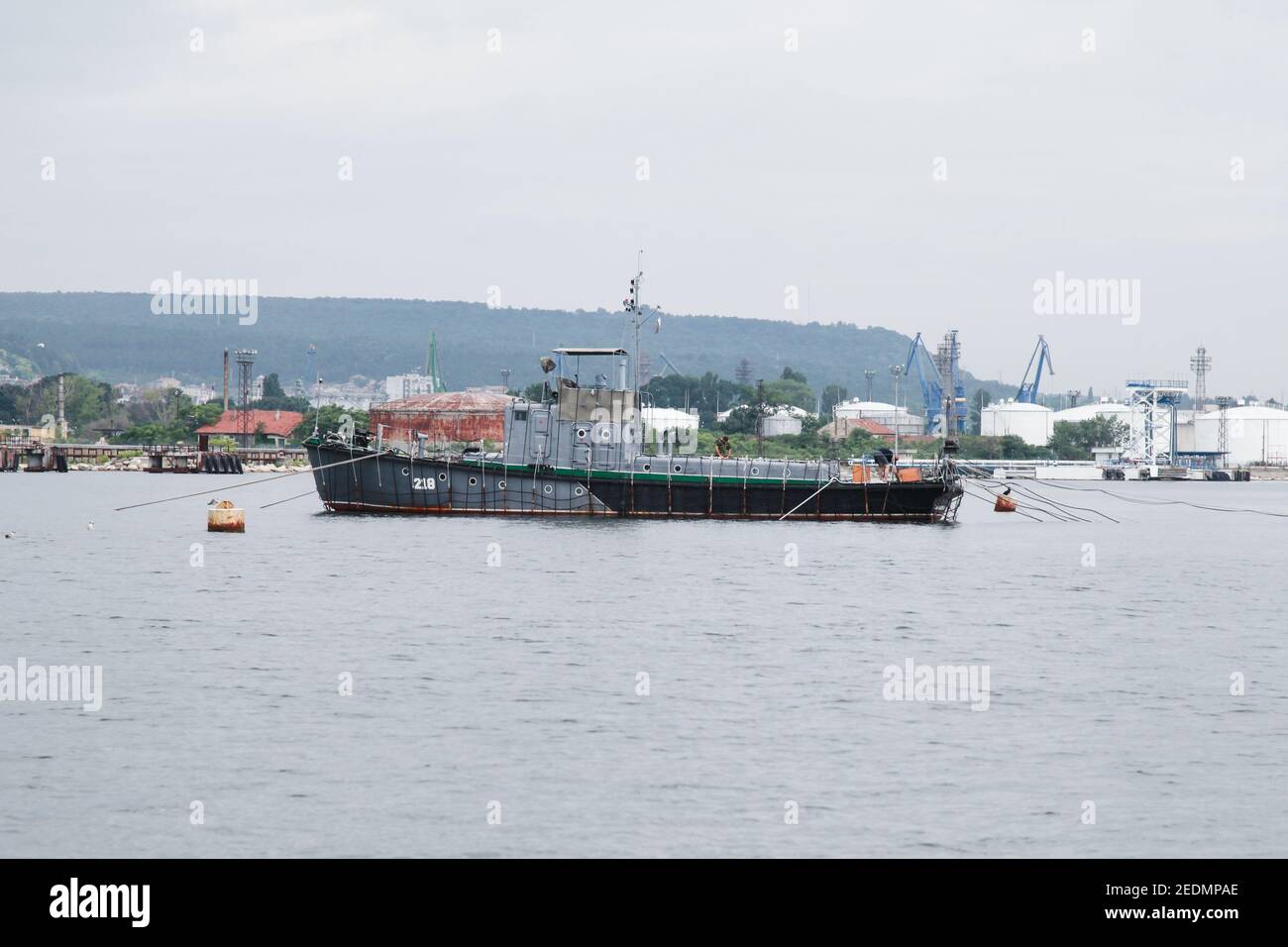 Varna, Bulgarie - 16 juillet 2014 : le bateau 218 de la Marine bulgare se dresse à la base navale de Varna Banque D'Images