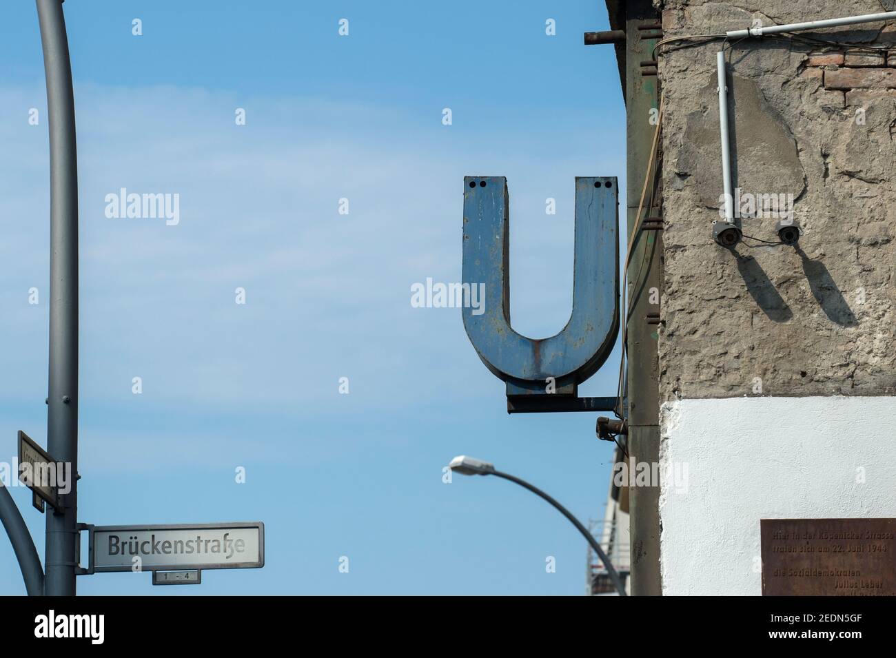 27.08.2019, Berlin, , Allemagne - Berlin-Mitte - entrée de la station de métro Heinrich-Heine-Strasse. 0CE190827D001CAROEX.JPG [VERSION DU MODÈLE : NON Banque D'Images