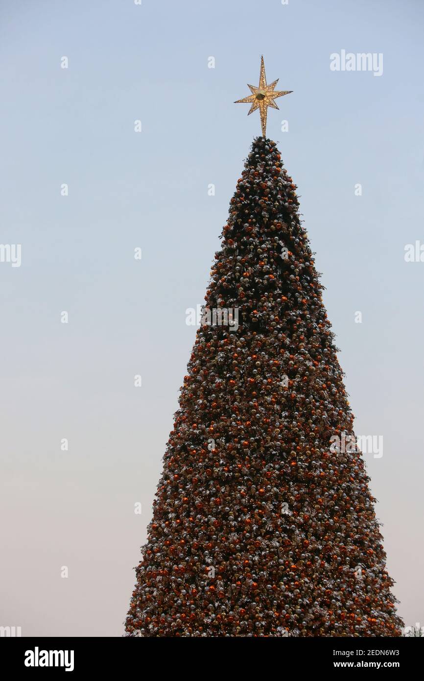 09.12.2017, Hong Kong, Hongkong, Chine - arbre de Noël fait d'innombrables boules d'arbre de Noël. 00S171209D076CAROEX.JPG [AUTORISATION DU MODÈLE : NON, PROPRIÉTÉ Banque D'Images