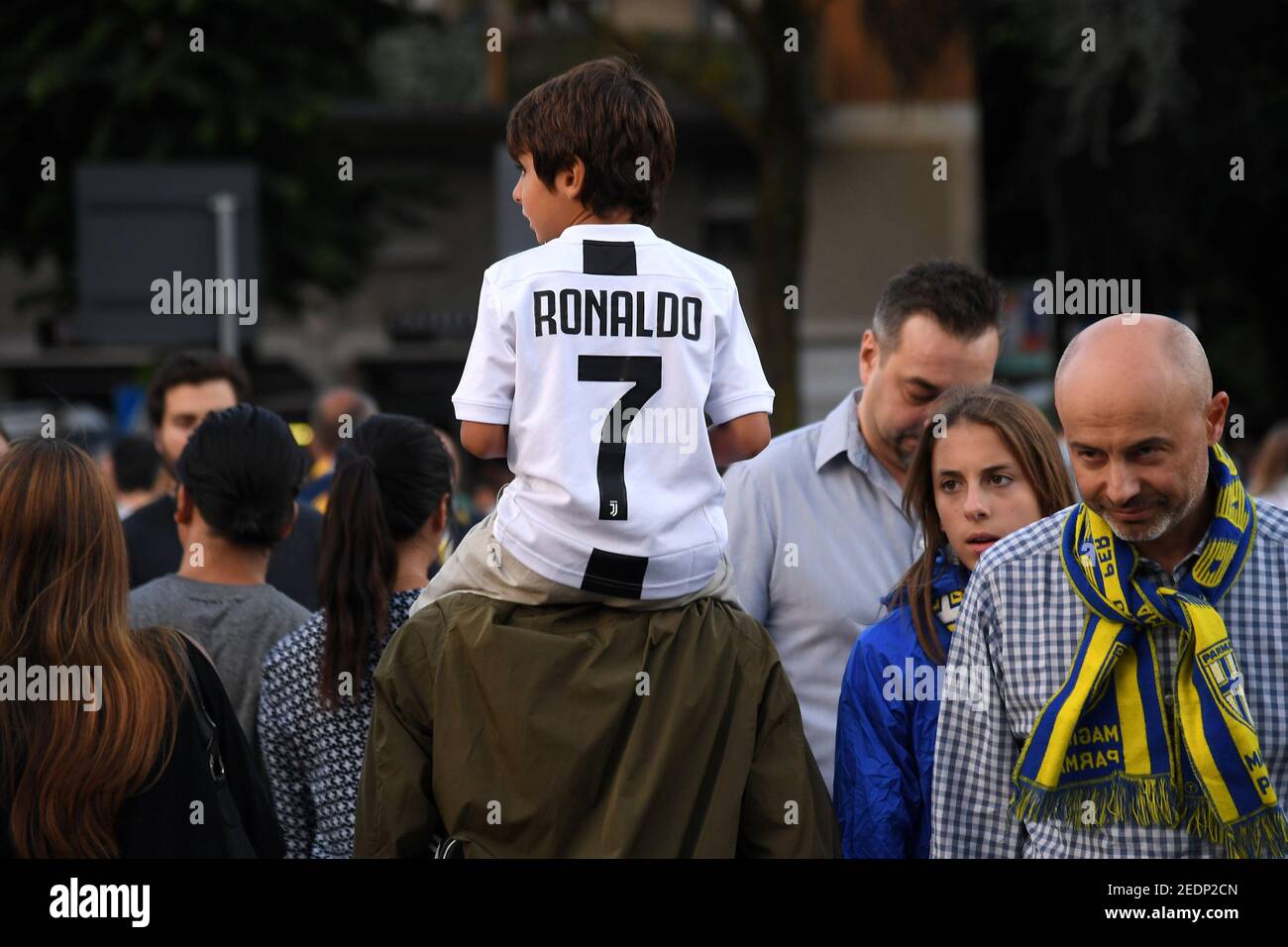 Football football football - série A - Parme v Juventus - Stadio Ennio  Tardini, Parme, Italie - 1 septembre 2018 fan de Juventus portant un  maillot Cristiano Ronaldo avant le match REUTERS/Alberto Lingria Photo  Stock - Alamy