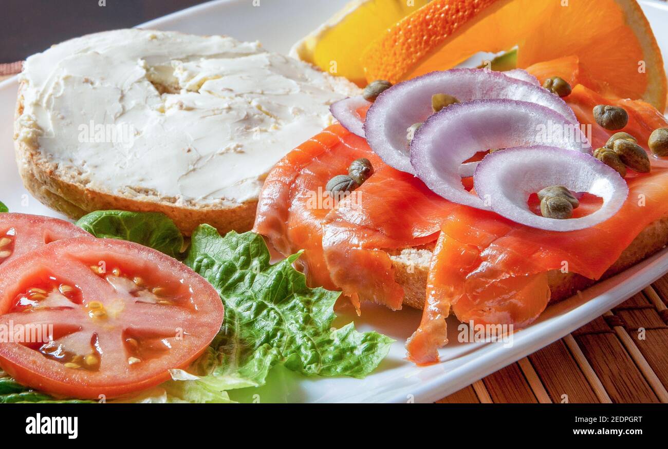 Sandwich au saumon fumé, Studio Shot Banque D'Images