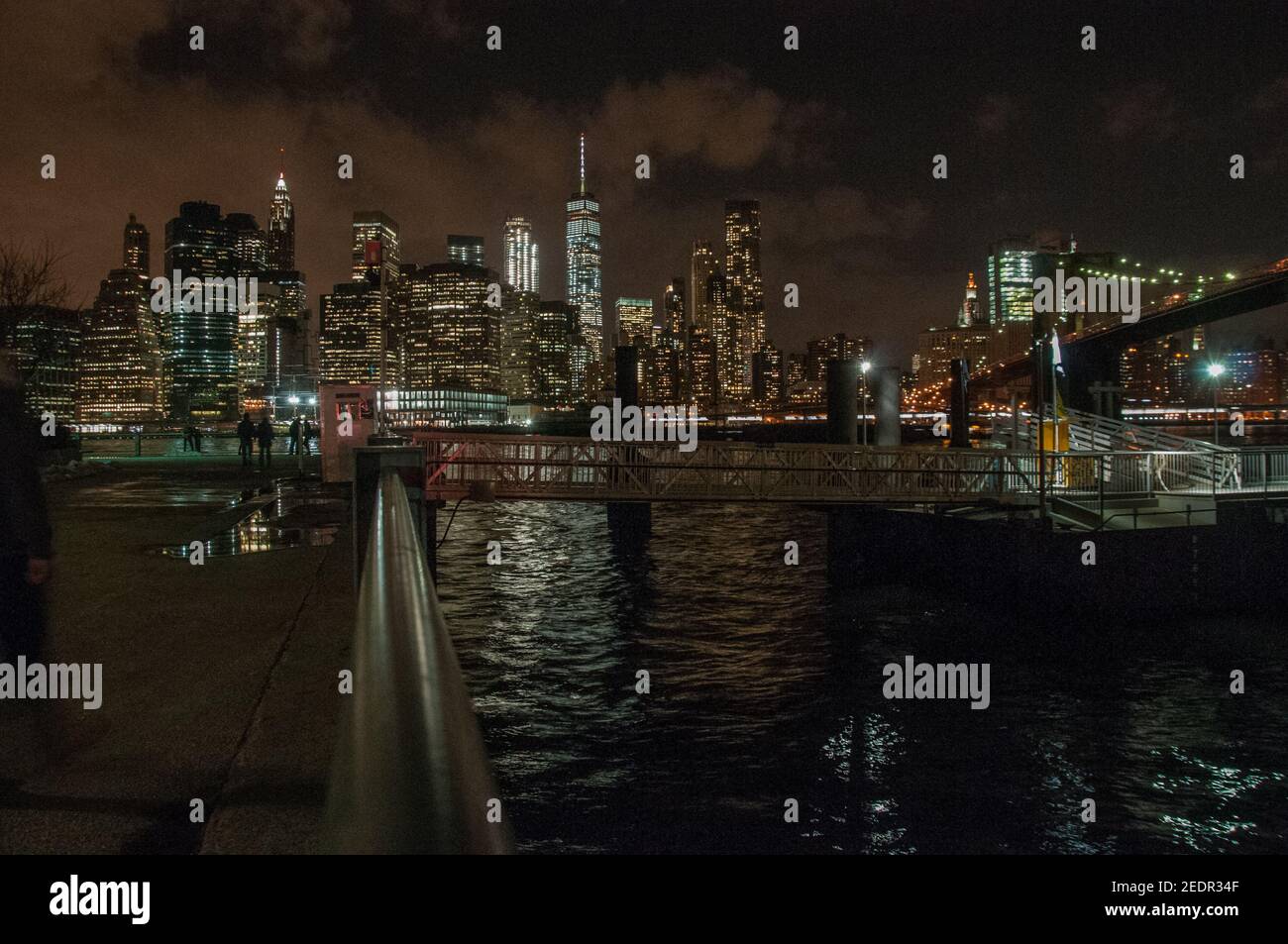 la ligne aérienne de manhattan dans l'obscurité de New York Banque D'Images