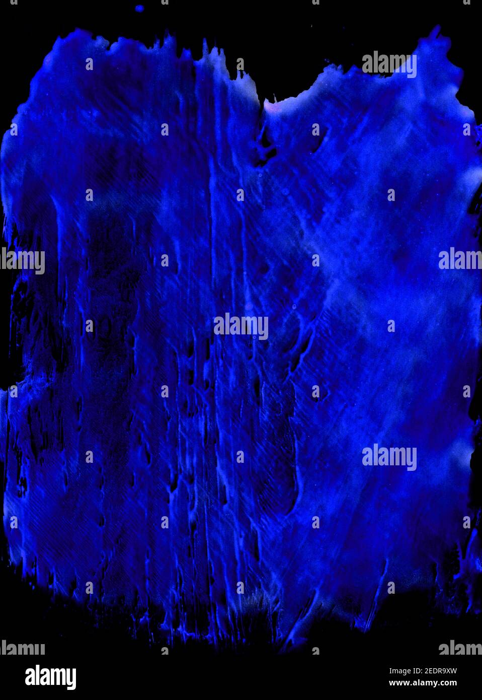 Aquarelle texturée noir-bleu abstrait simple, tons ocre tendance, couleurs. Texture peinte à la main, éclaboussures, gouttes de peinture, taches. Banque D'Images