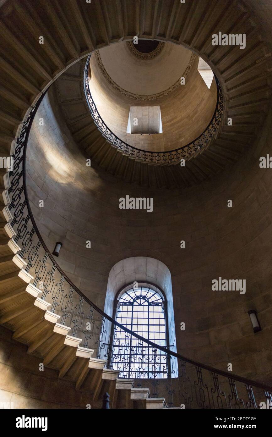 L'escalier du doyen, la cathédrale Saint-Paul, offre une vue sur les escaliers en spirale rendus célèbres comme le Divination Stairwell dans les films Harry Potter, Londres, Royaume-Uni Banque D'Images