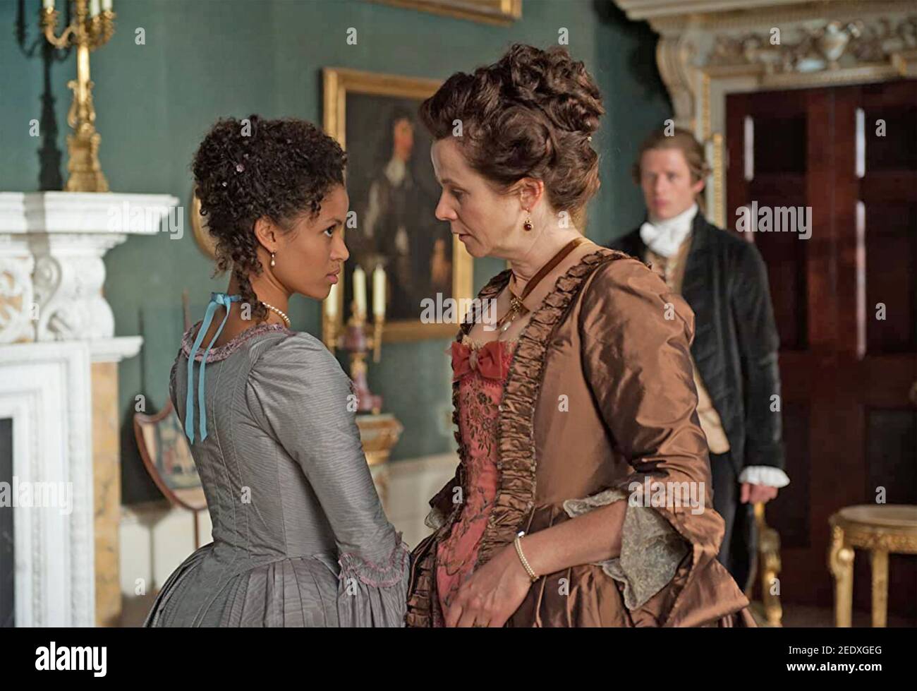 BELLE 2013 Fox Searchlight Pictures film avec Gugu Mbatha-Raw comme Dido Elizabeth Belle et Emily Watson comme Elizabeth Murray, comtesse de Mansfield Banque D'Images