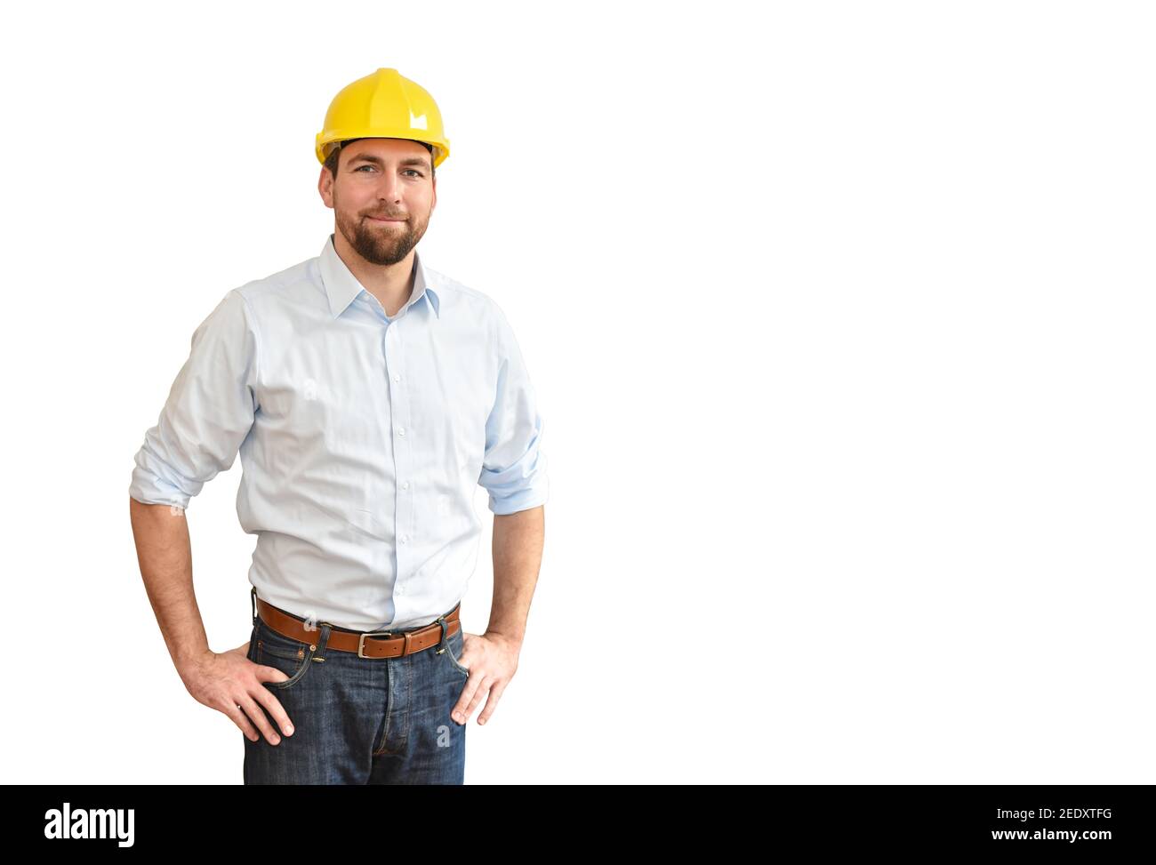 Portrait d'un ingénieur en génie mécanique avec succès dans l'industrie sur fond blanc Banque D'Images