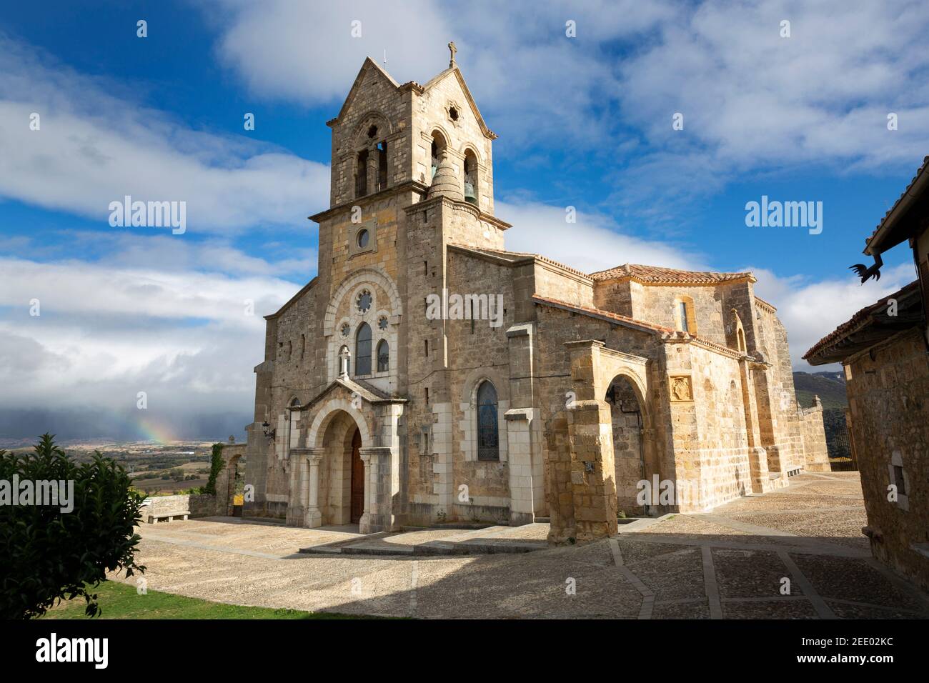 Église fortifiée de San Vicente Mártir et de San Sebastián dans la ville de Frías. Burgos, Espagne. Banque D'Images