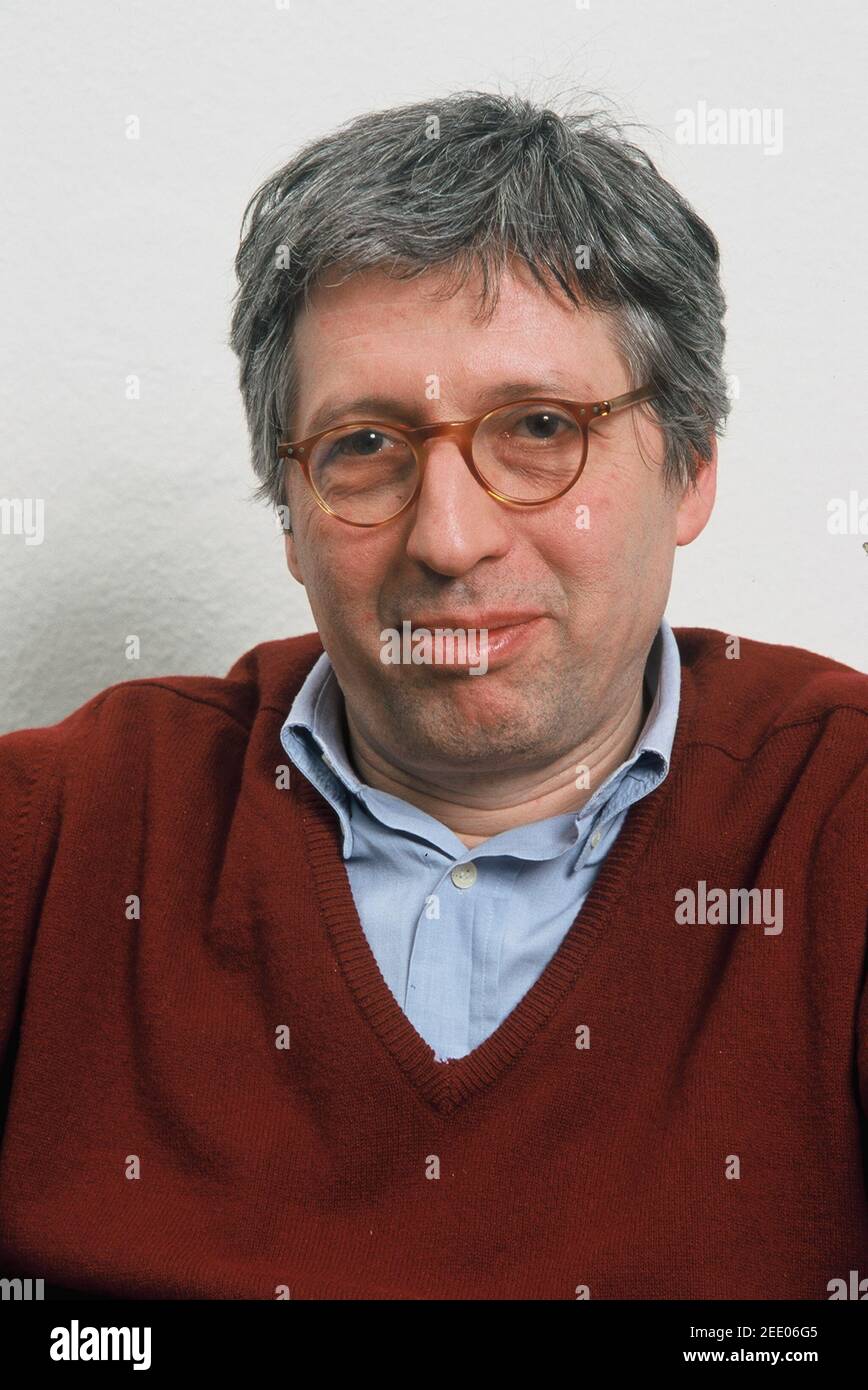 01 mai 1999, Rhénanie-du-Nord-Westphalie, Cologne: Janos Darvas, réalisateur de nombreux films, documentaires et portraits sur les compositeurs, chefs d'orchestre et musiciens de musique classique. Photo: Horst Galuschka/dpa Banque D'Images