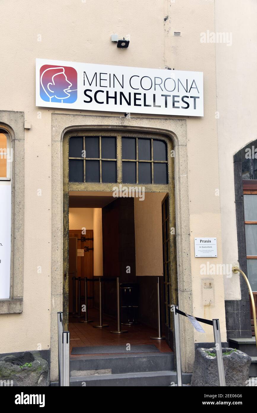 Cologne, Allemagne. 14 février 2021. Vue extérieure - dans le bâtiment, un test rapide Corona Antigen (résultat après 15 minutes), un test express PCR (résultat après 120 minutes) et un test de laboratoire standard PCR (résultat après 24-36 heures) peuvent être effectués moyennant un supplément. Credit: Horst Galuschka/dpa/Horst Galuschka dpa/Alay Live News Banque D'Images