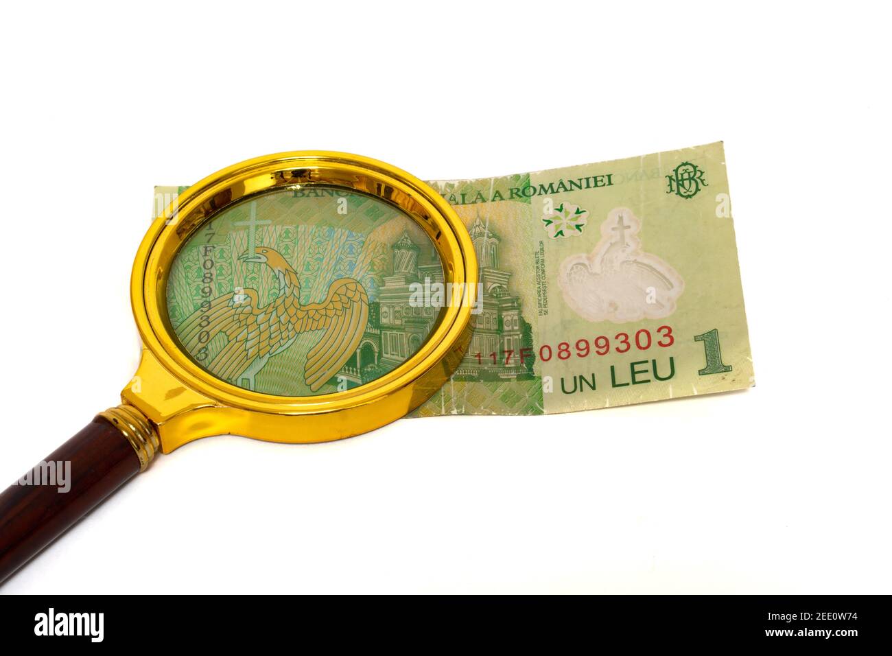 1 leu sous une loupe isolée sur fond blanc arrière Banque D'Images