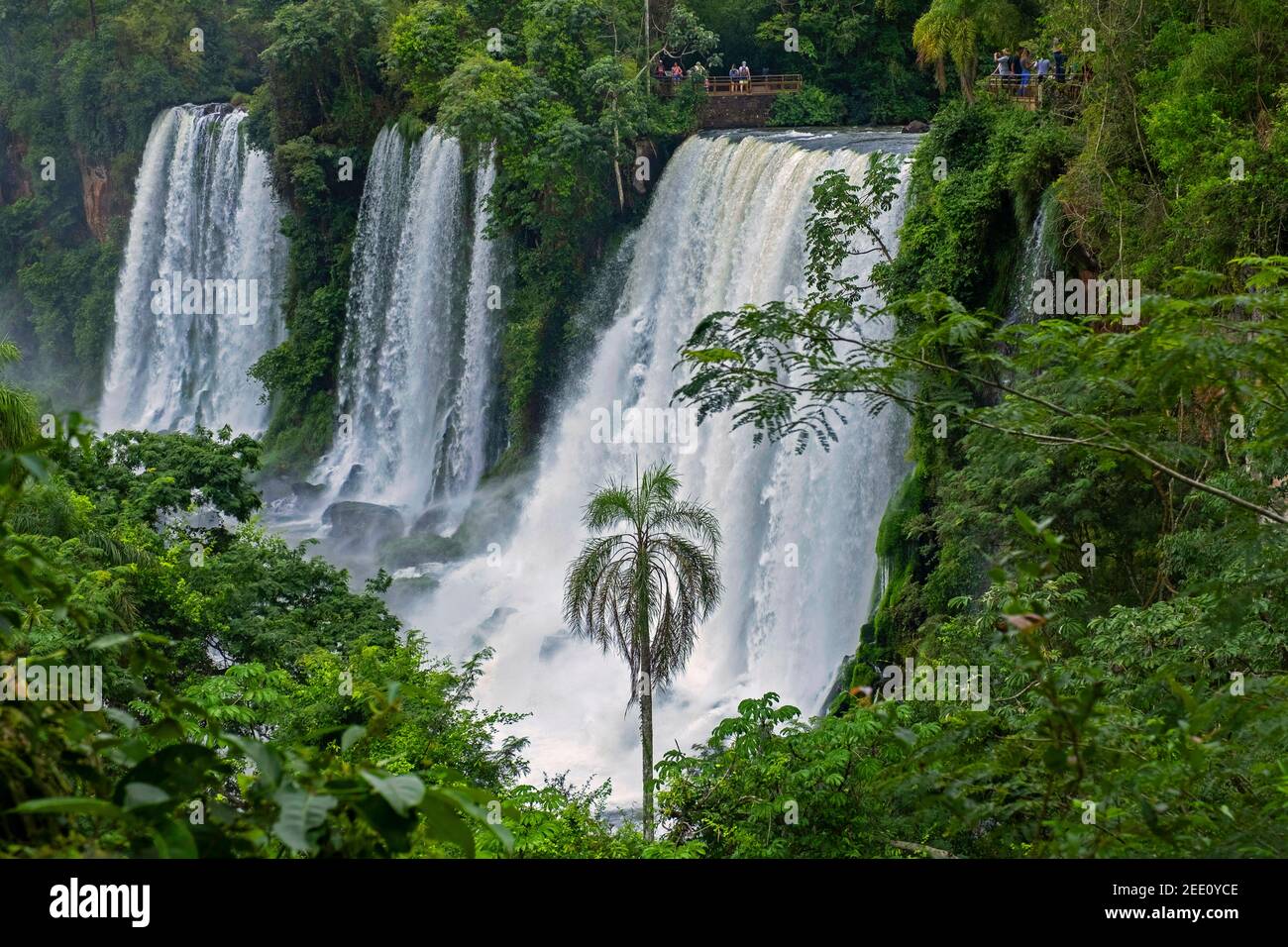 Chutes d'Iguazú / chutes d'Iguaçu, chutes d'eau de la rivière Iguazu à la frontière de la province Argentine de Misiones et de l'état brésilien de Paraná Banque D'Images