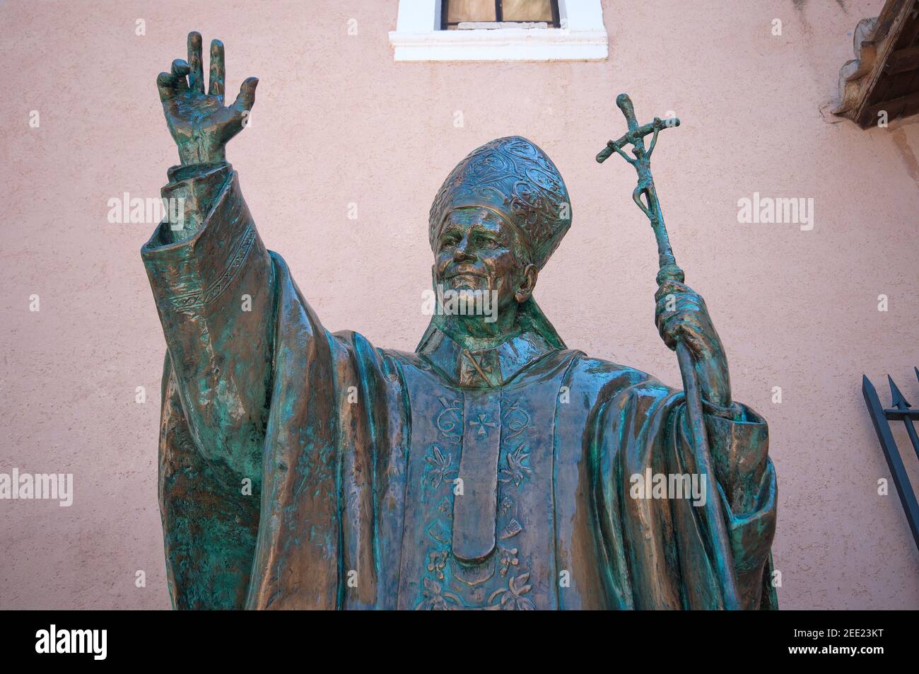 Statue de bronze du Pape Giovanni Paolo II à Santuario della Mentorella (Sanctuaire de Mentorella) près de Guadagnolo, montagnes de Prenestini, Latium, Italie Banque D'Images