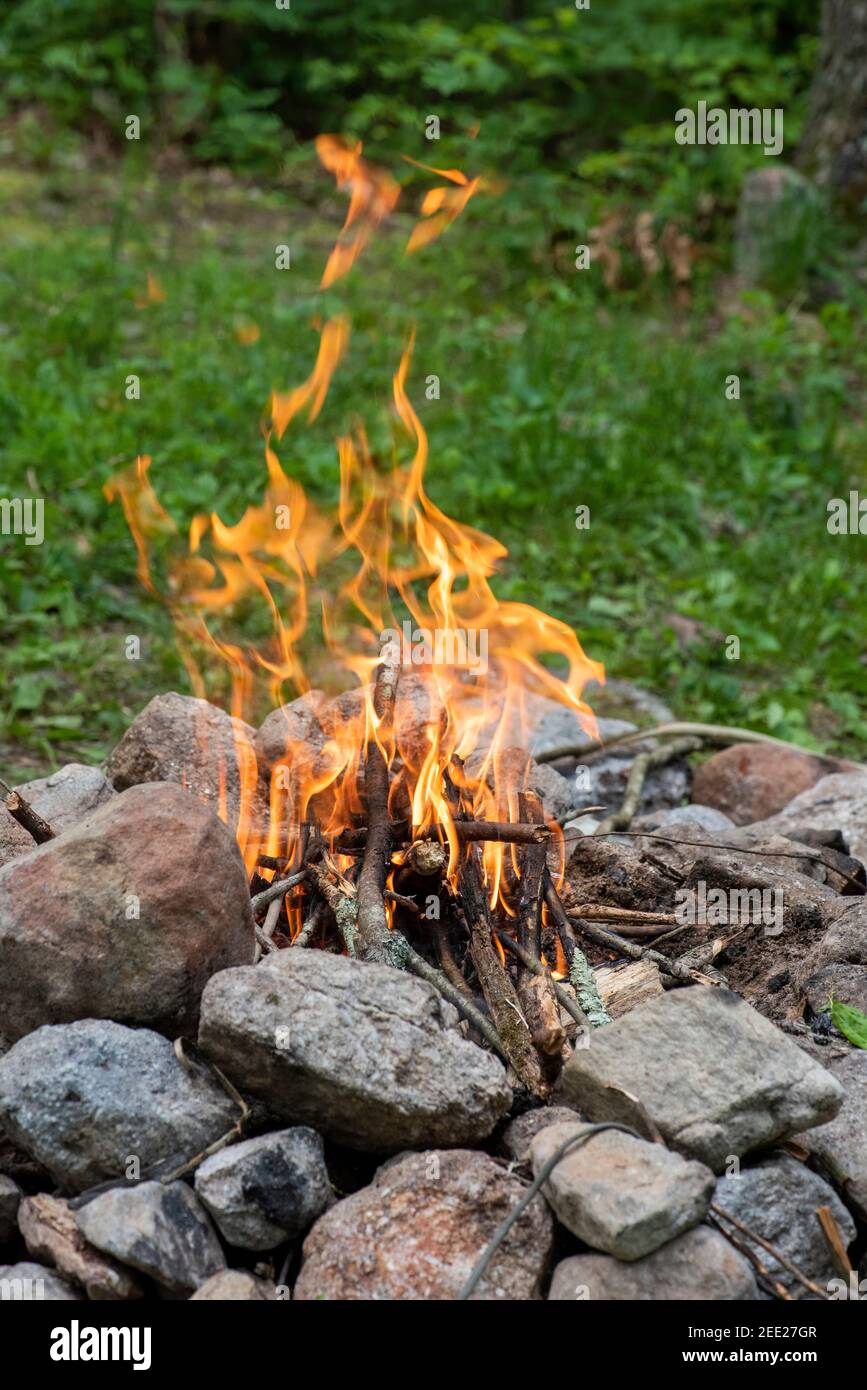 Un feu de camp parfait. Banque D'Images