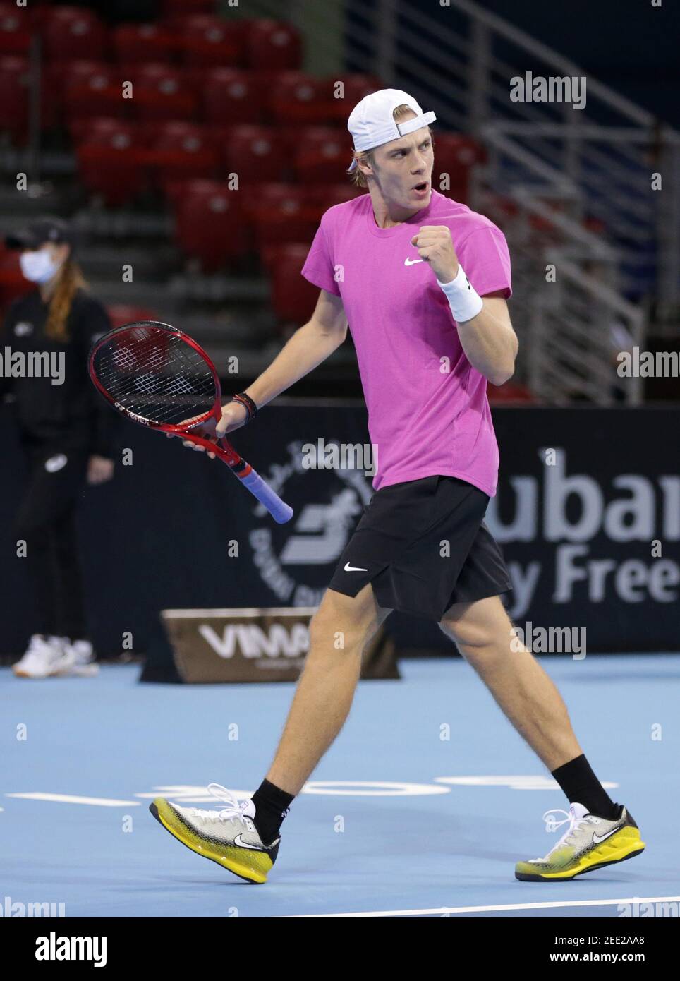 Sofia, Bulgarie - 10 novembre 2020 : Denis Shapovalov, du Canada, réagit lors de son match ouvert ATP 250 à Sofia contre le Radu Albot de Moldova. Banque D'Images