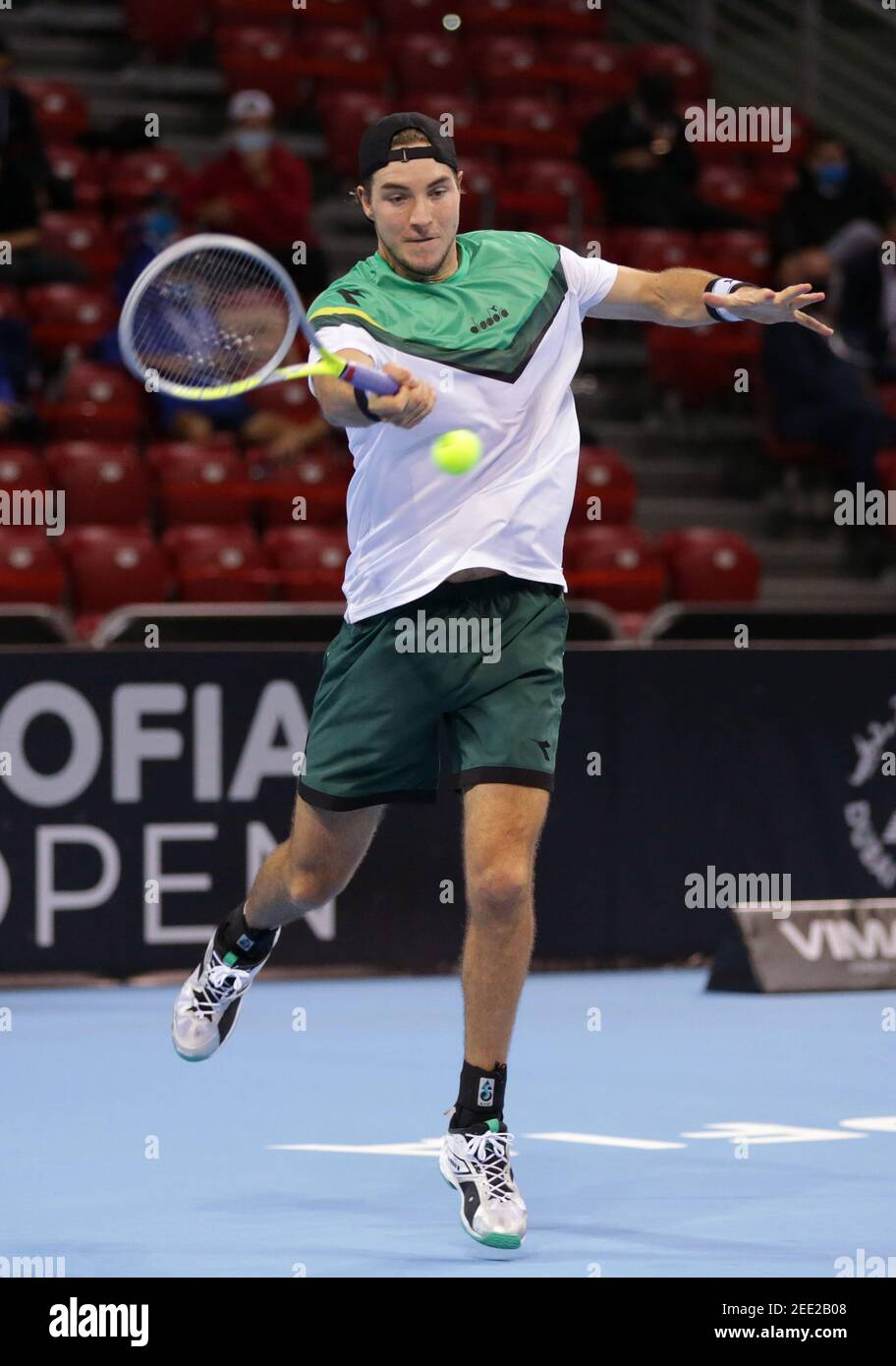 Sofia, Bulgarie - 10 novembre 2020 : Jan-Lennard Struff, en Allemagne, en action contre le canadien Vasek Pospisil lors de l'Open ATP 250 de Sofia. Banque D'Images