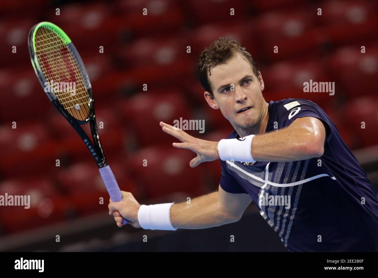 Sofia, Bulgarie - 10 novembre 2020 : Vasek Pospisil du Canada en action contre Jan-Lennard Struff de l'Allemagne pendant l'ATP 250 Sofia Open. Banque D'Images