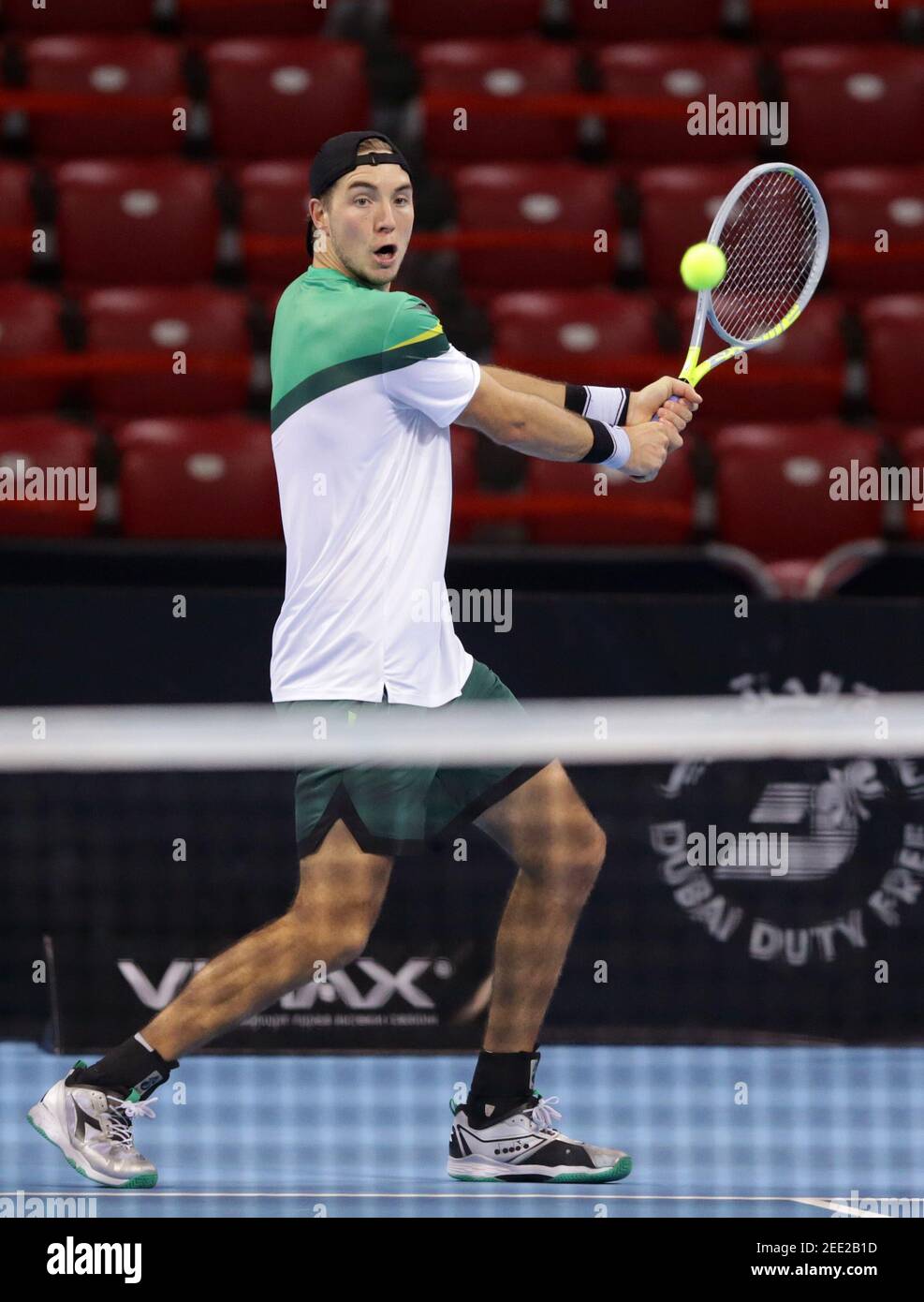 Sofia, Bulgarie - 10 novembre 2020 : Jan-Lennard Struff, en Allemagne, en action contre le canadien Vasek Pospisil lors de l'Open ATP 250 de Sofia. Banque D'Images