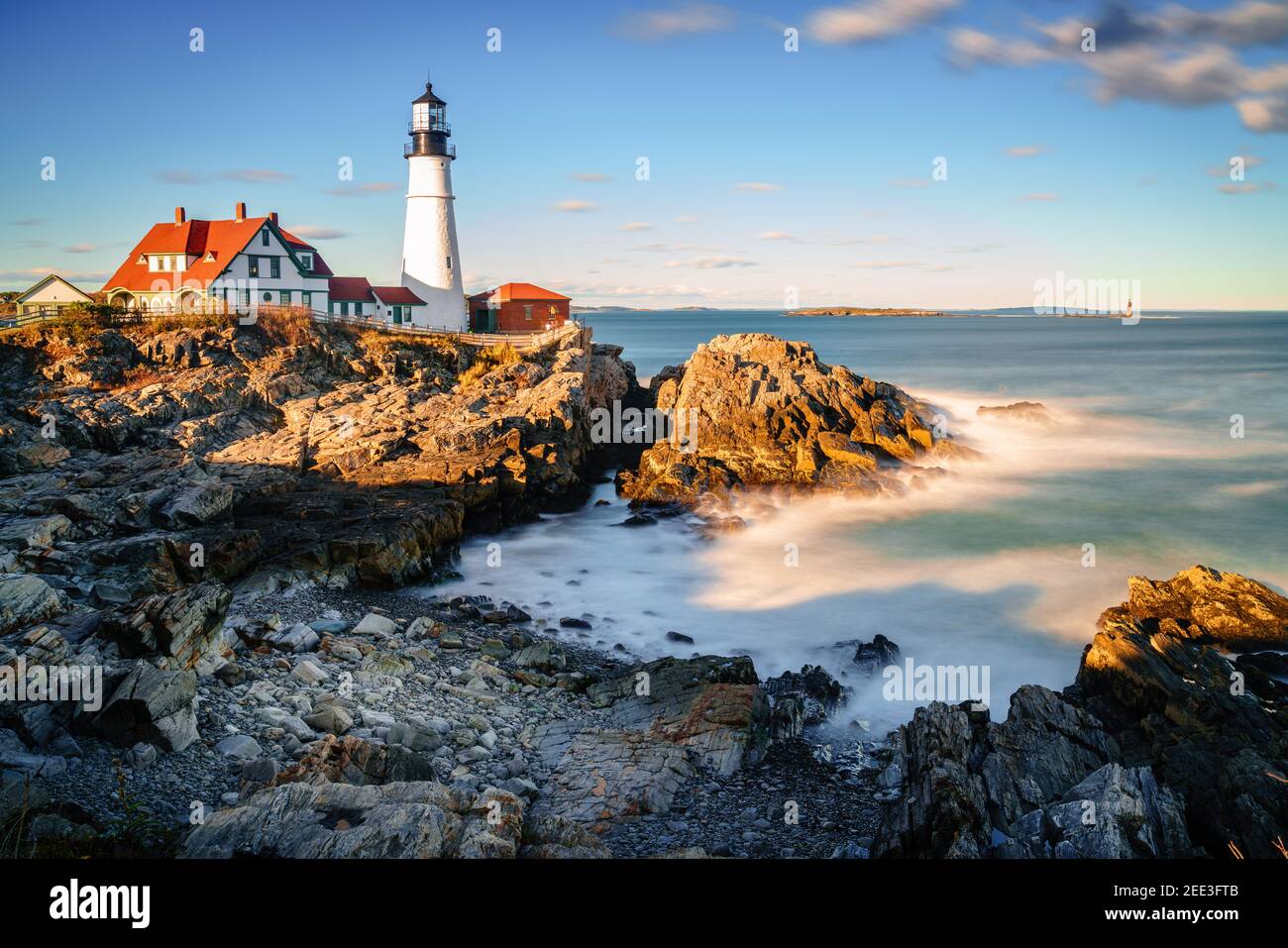 Image à longue exposition de l'historique Portland Head Light à Cape Elizabeth, Maine Banque D'Images