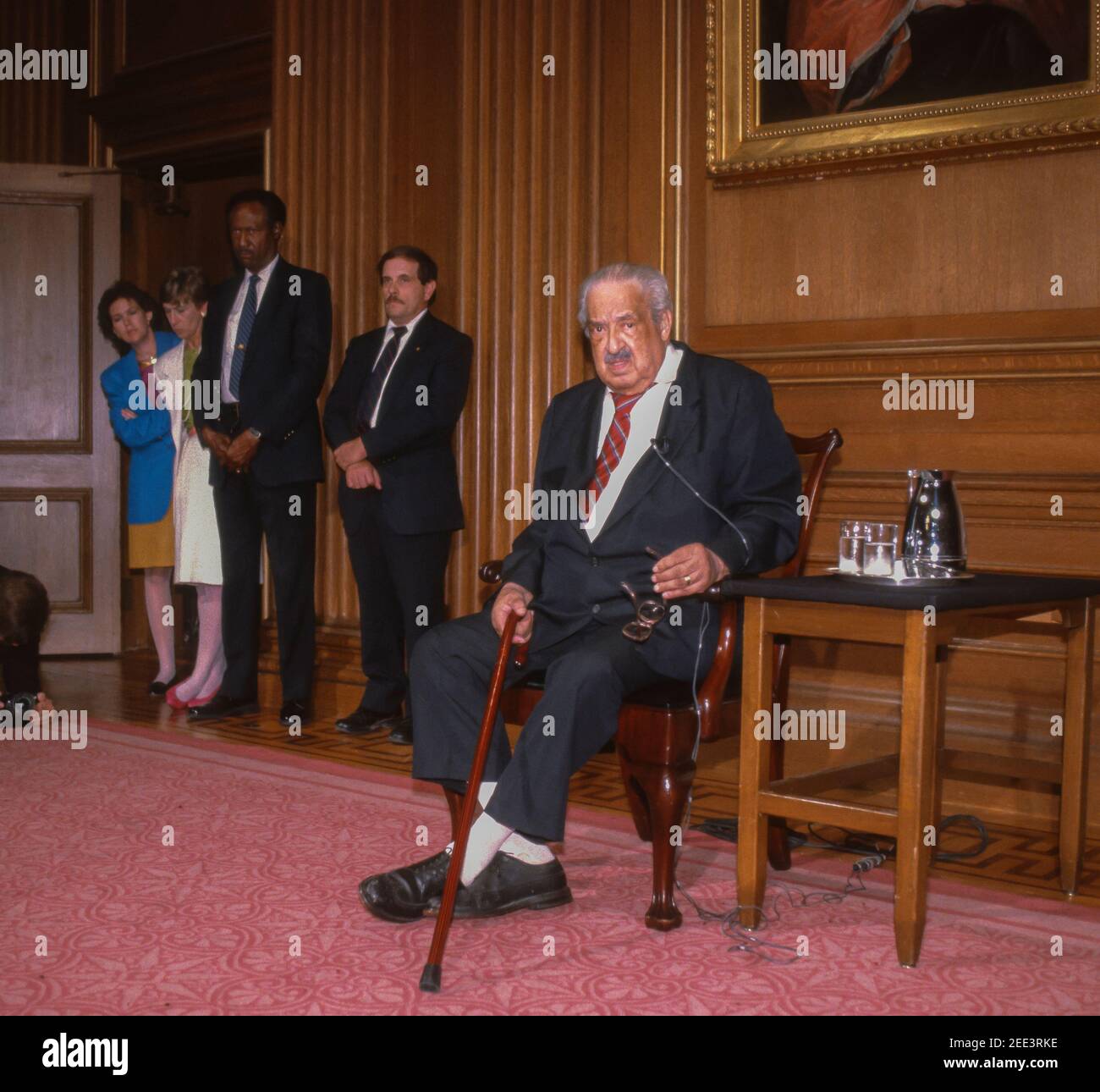 WASHINGTON, DC, Etats-Unis, 28 JUIN 1991 - le juge Thurgood Marshall de la Cour suprême, lors de la conférence de presse sur la retraite, tenue à la Cour suprême Banque D'Images