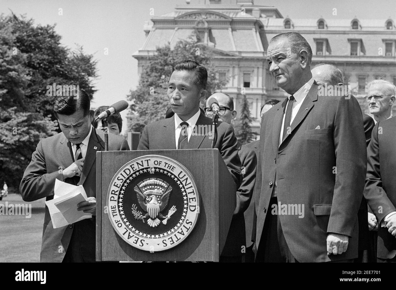 Lyndon Johnson, président des États-Unis, avec le président sud-coréen Park Chung-hee, Washington, D.C., États-Unis, Thomas J. O'Halloran, 17 mai 1965 Banque D'Images