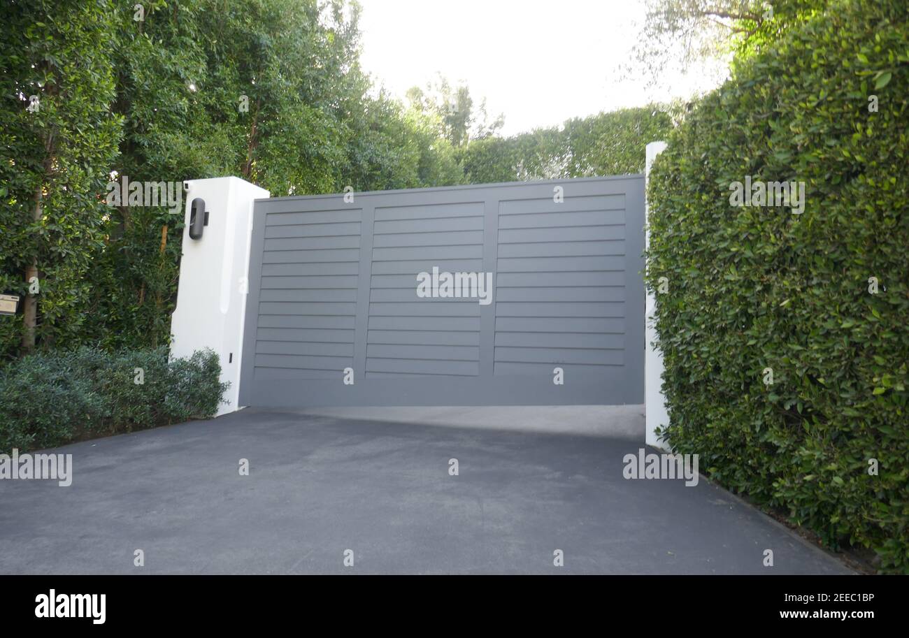 Los Angeles, Californie, États-Unis 14 février 2021 UNE vue générale de l'atmosphère de l'acteur Charles Bronson, l'actrice Jill Ireland et l'actrice Lori Loughlin ancienne maison/maison à 121 Udine Way le 14 février 2021 à Los Angeles, Californie, États-Unis. Photo par Barry King/Alay stock photo Banque D'Images