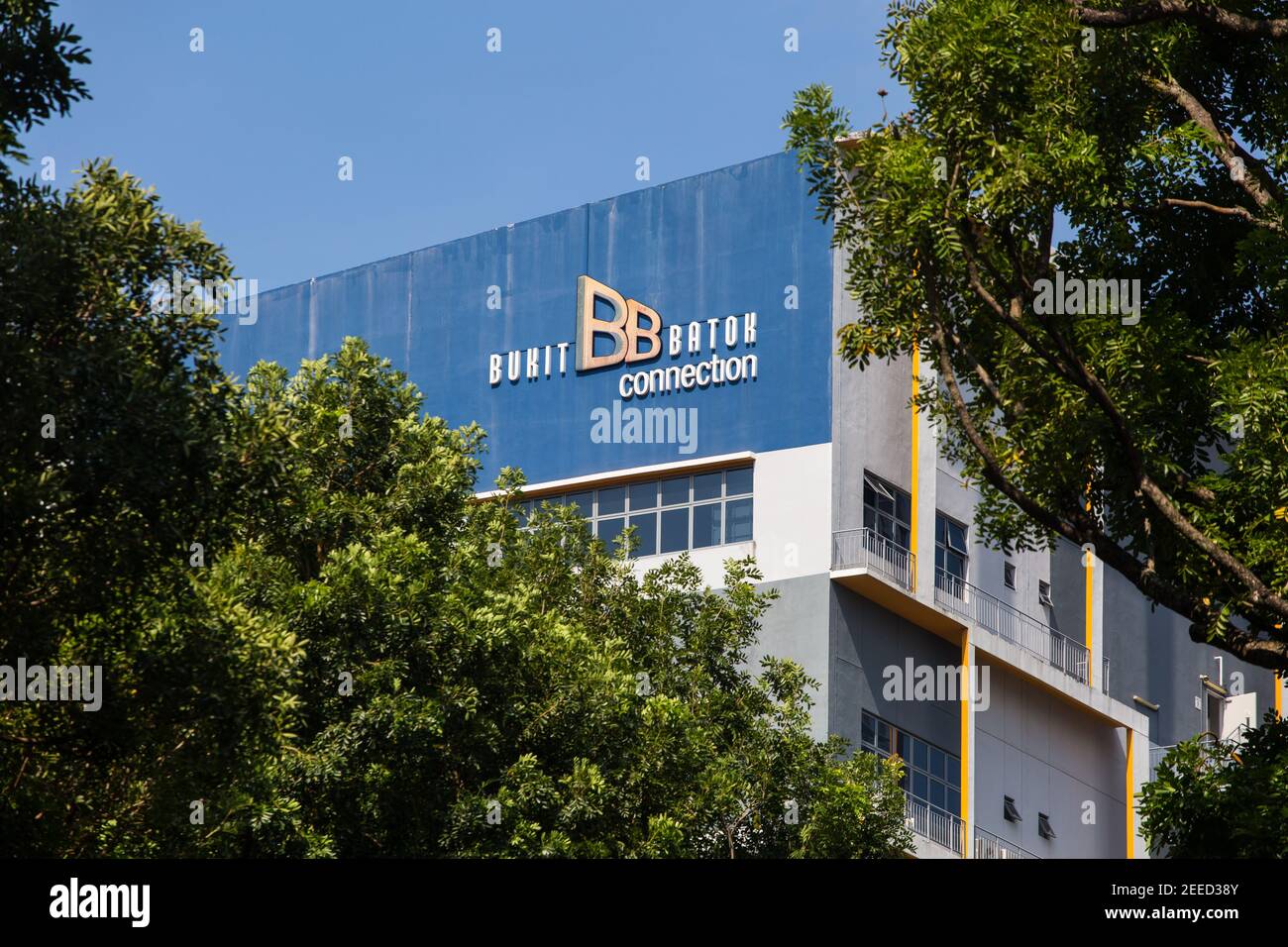 Gros plan sur le logo Bukit Batok Connection d'une usine industrielle légère, Singapour Banque D'Images