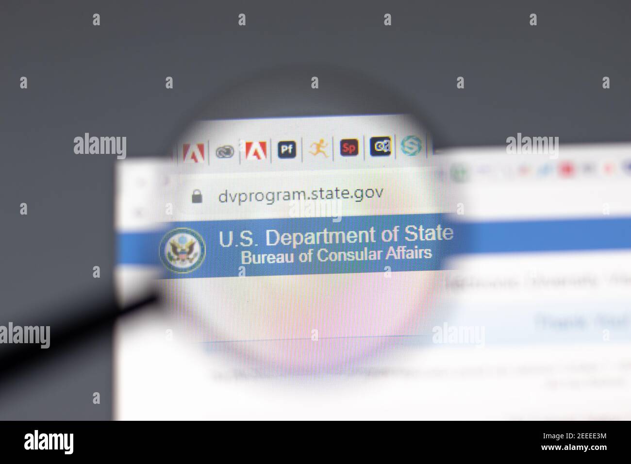 New York, Etats-Unis - 15 février 2021 : SITE Web de la Direction générale des Affaires consulaires DU DÉPARTEMENT D'Etat AMÉRICAIN dans un navigateur avec logo de la société, Editorial Banque D'Images