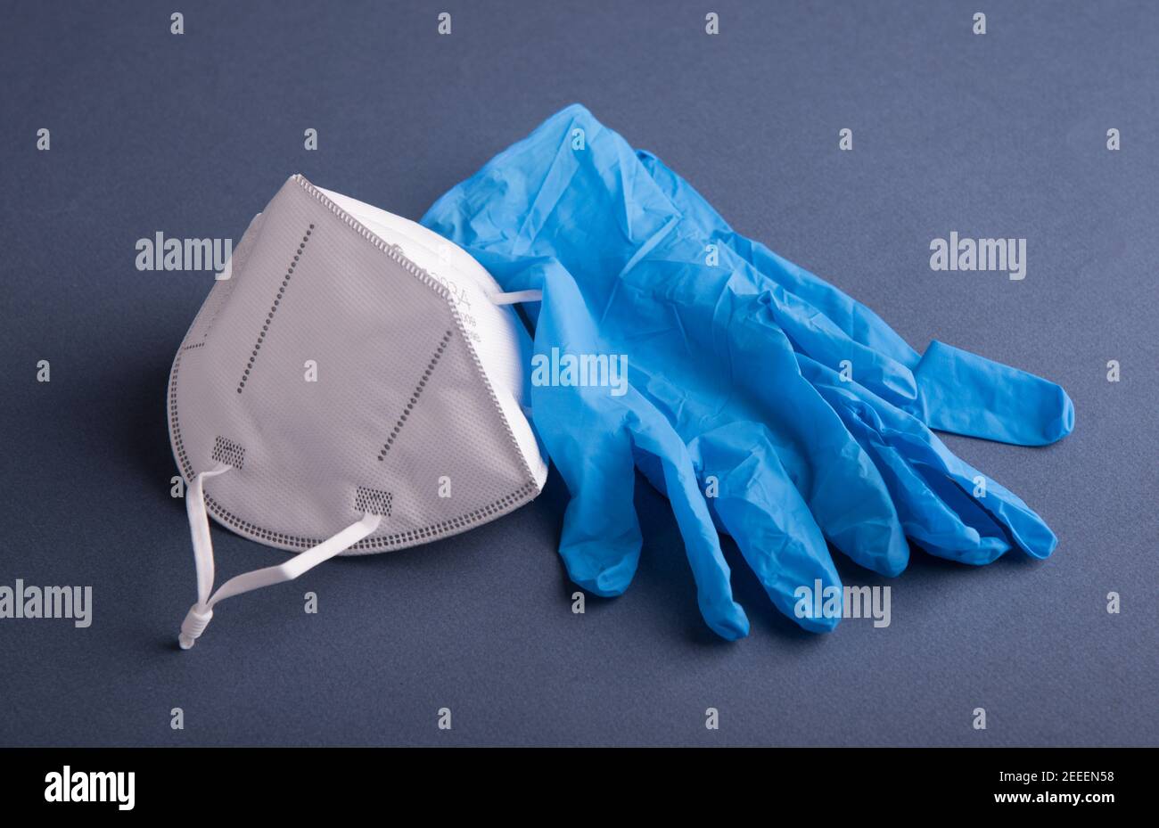 Masque FFP2 et gants EPI utilisés pour la protection Covid-19. Équipement  de protection utilisé par les travailleurs de la santé et les hôpitaux  Photo Stock - Alamy