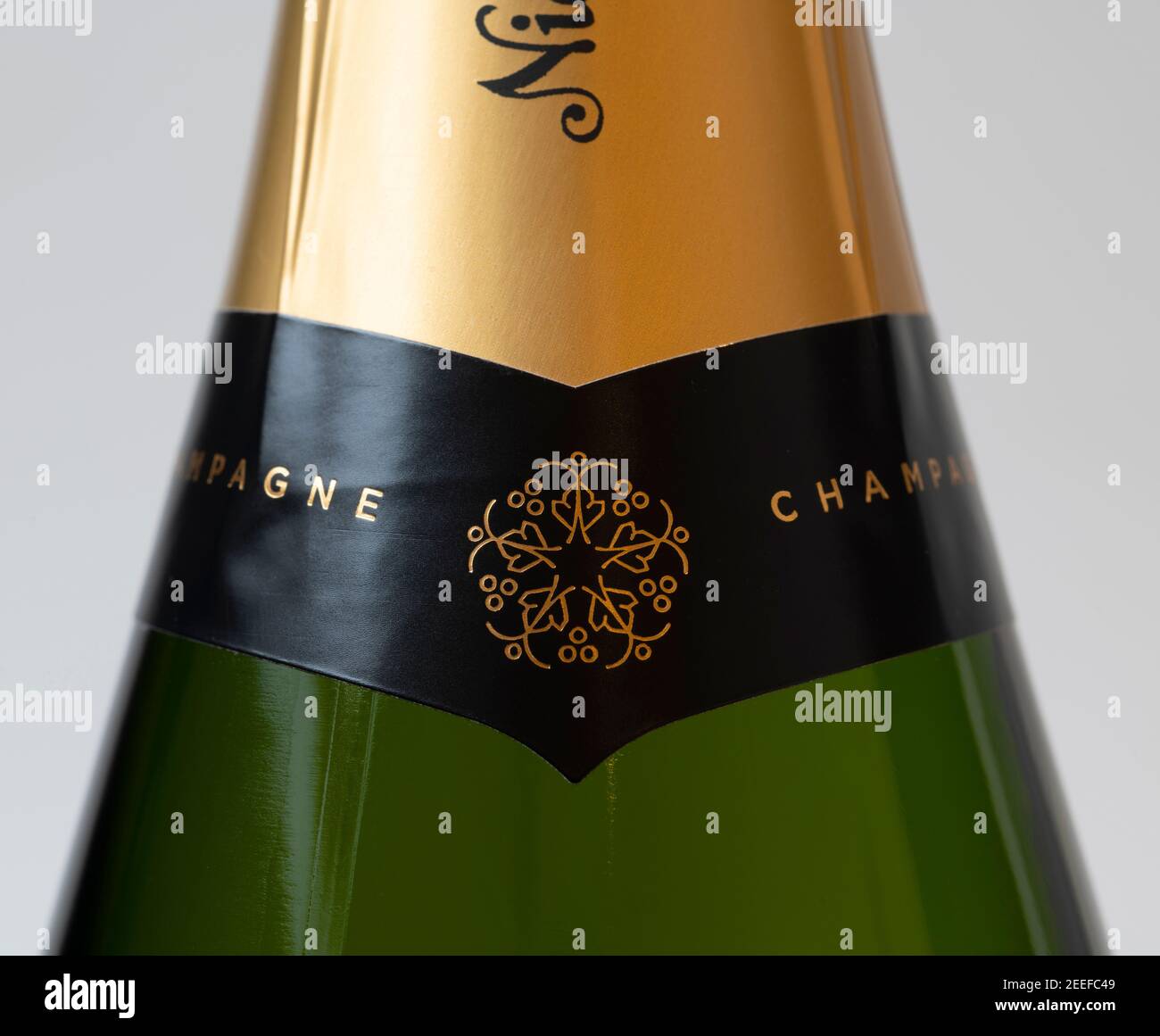 Nicolas Feuillatte Champagne bouteille col feuille étiquette clôture Banque D'Images