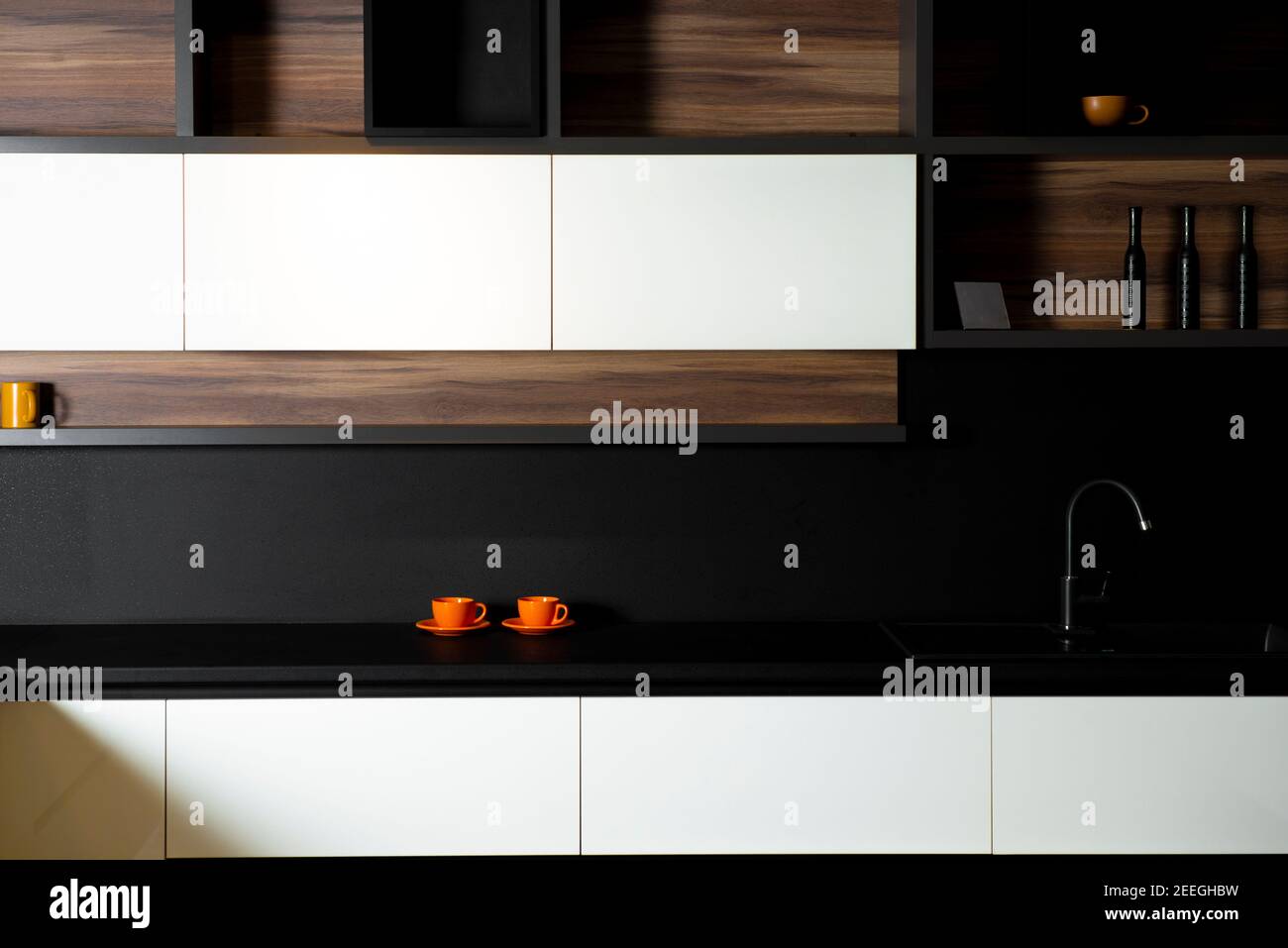 Cuisine minimaliste, vivante et moderne dans un appartement cher Banque D'Images
