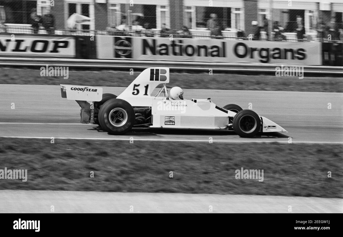 Roelof Wunderink à Silverstone dans la voiture numéro 51, 12/04/75 Banque D'Images Roelof Wunderink à Silverstone dans la voiture numéro 51, 12/04/75 Banque D'Images