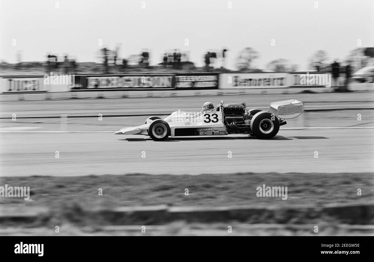Car 33 Richard Scott course à Silverstone12/04/75 dans la Shell Course Sport 5000 Banque D'Images Car 33 Richard Scott course à Silverstone12/04/75 dans la Shell Course Sport 5000 Banque D'Images