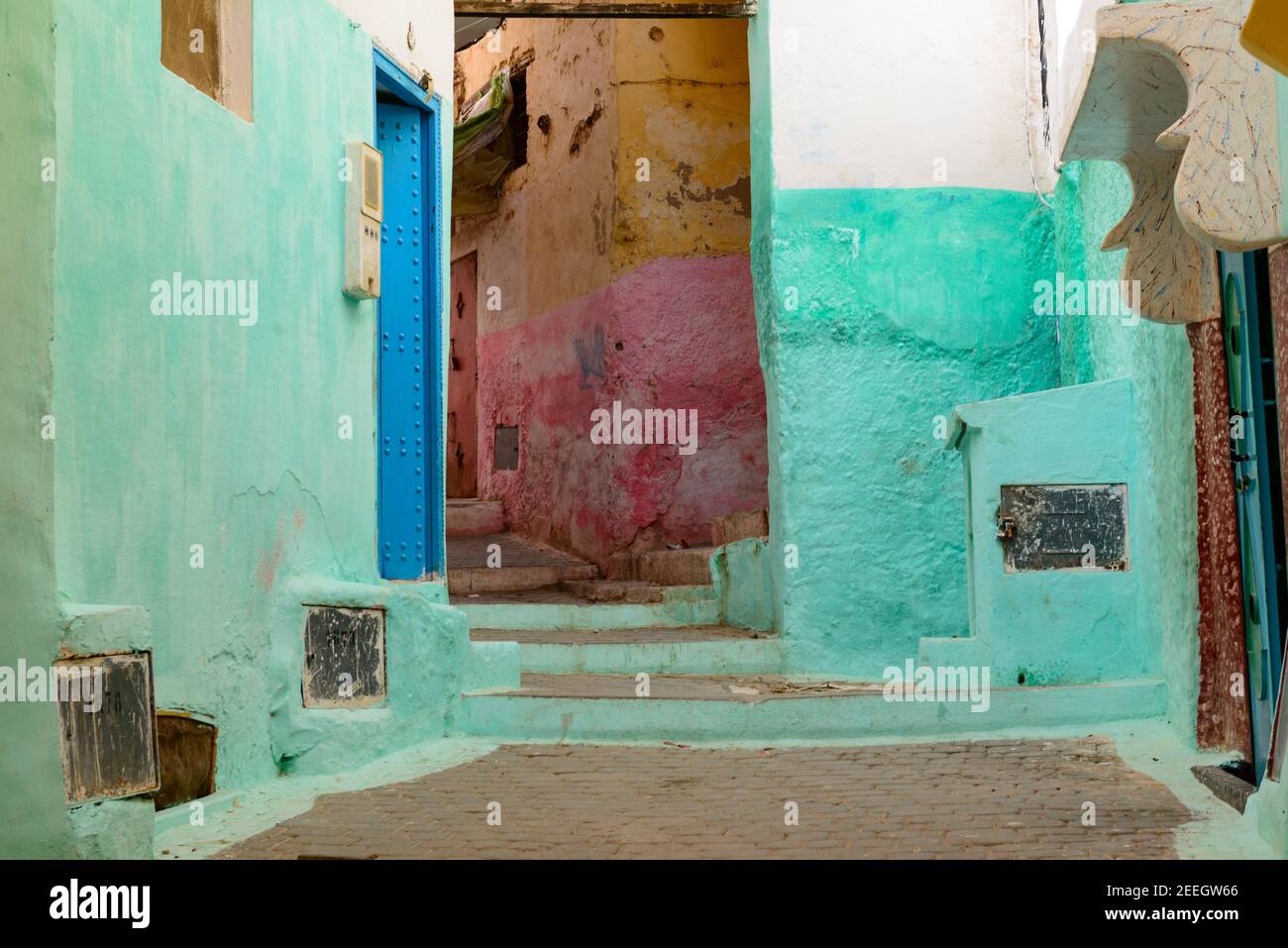 Rue colorée à Moulay Idriss, Maroc Banque D'Images